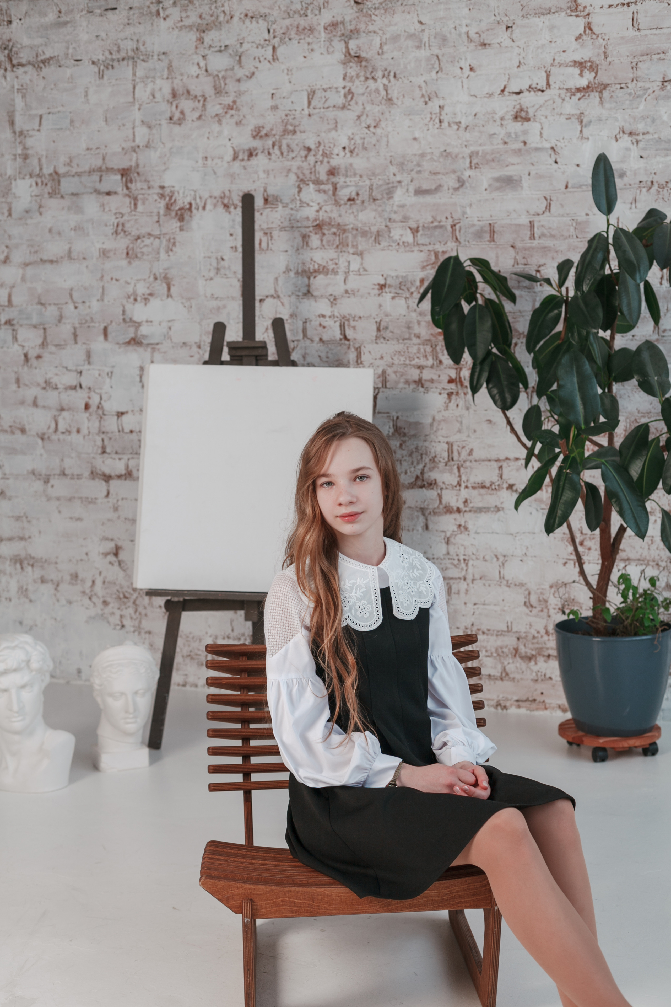 Съемка для выпускного альбома в студии. Ирина Коновалова школьный фотограф. Выпускные альбомы Ярославль