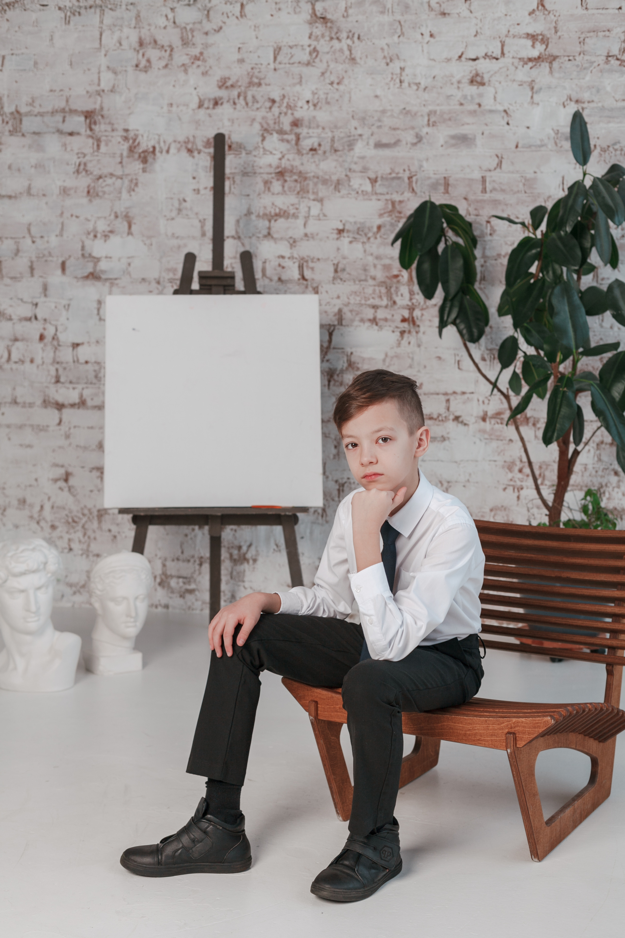 Съемка для выпускного альбома в студии. Ирина Коновалова школьный фотограф. Выпускные альбомы Ярославль