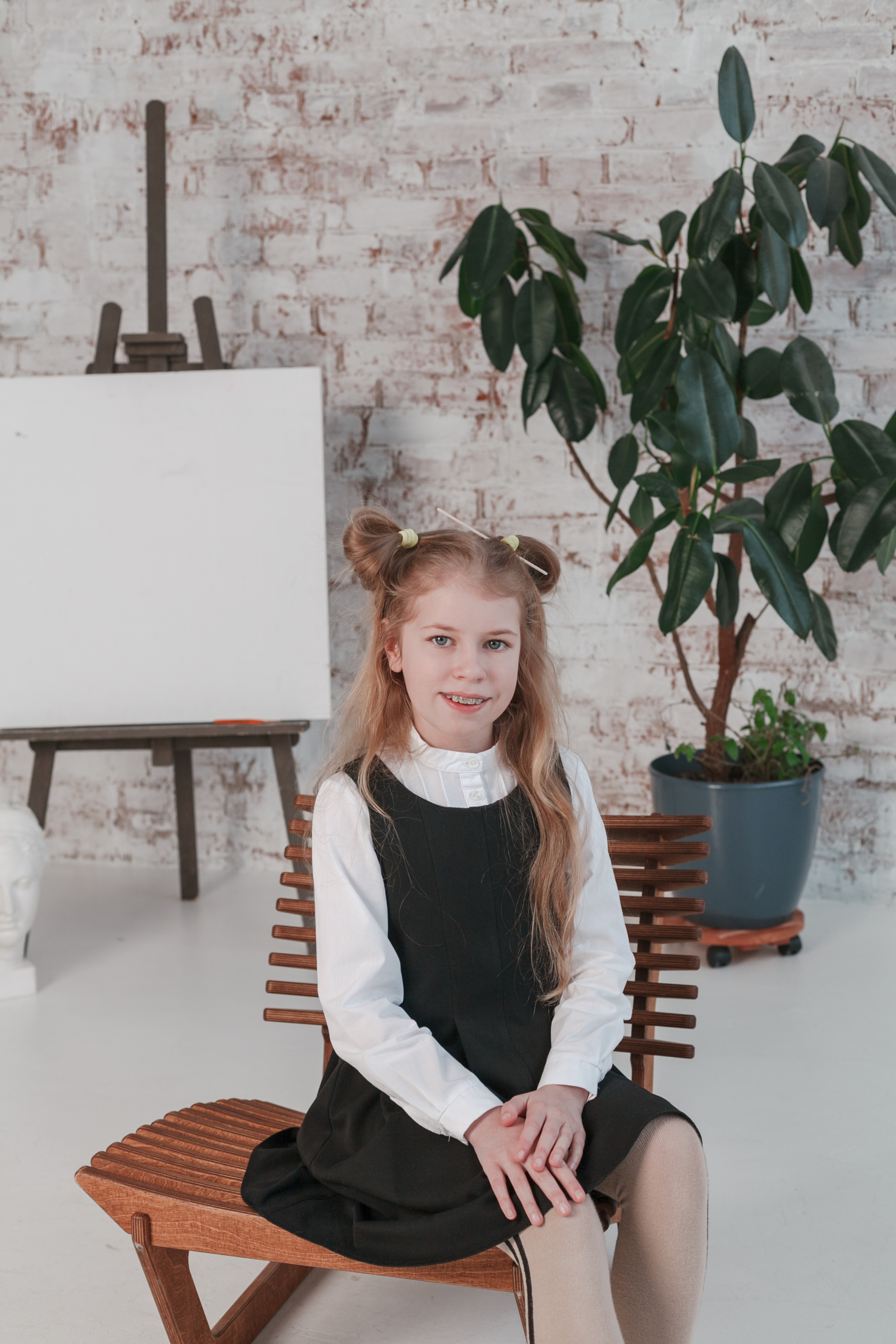 Съемка для выпускного альбома в студии. Ирина Коновалова школьный фотограф. Выпускные альбомы Ярославль