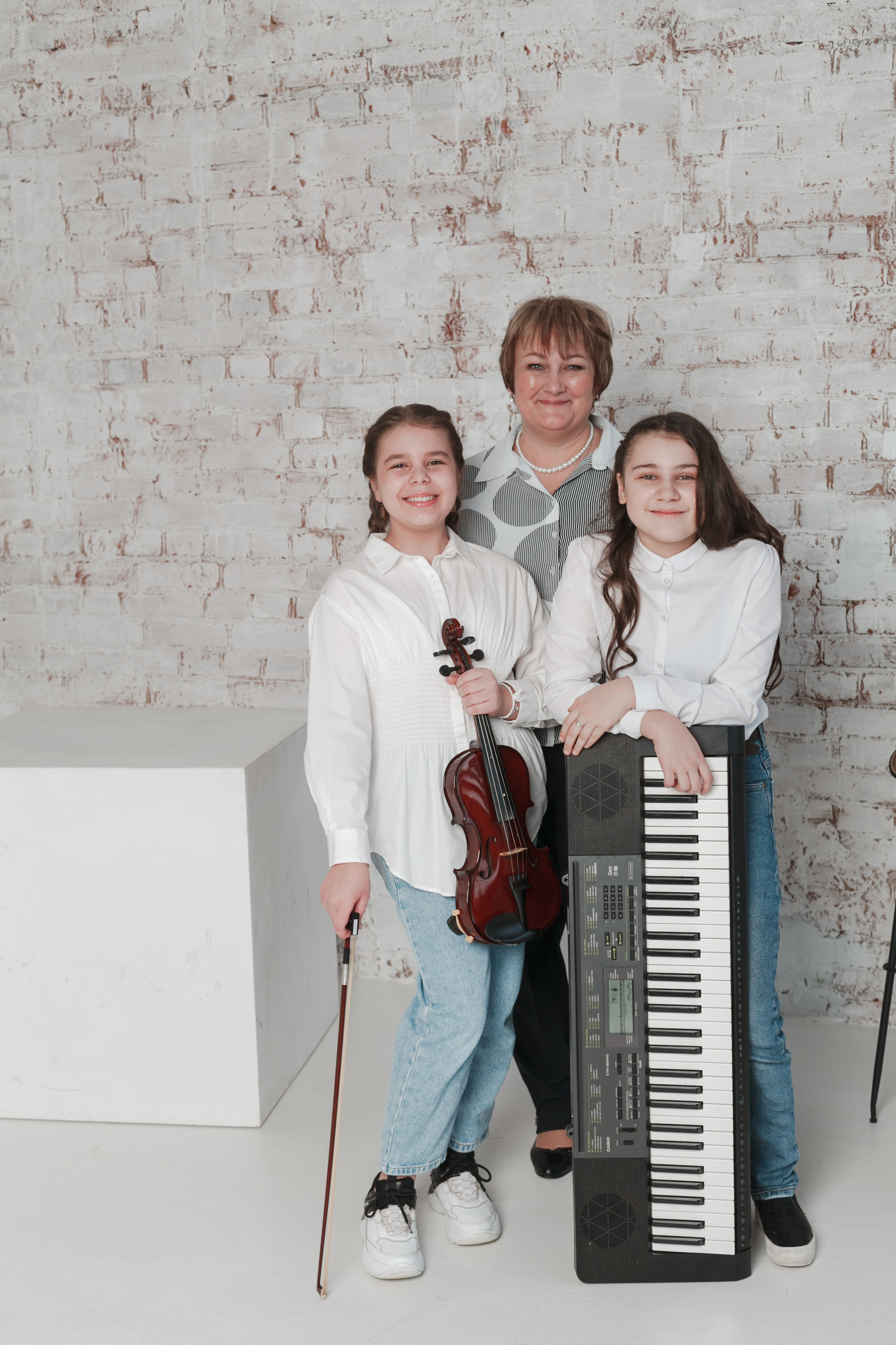 Съемка для выпускного альбома в студии. Ирина Коновалова школьный фотограф. Выпускные альбомы Ярославль