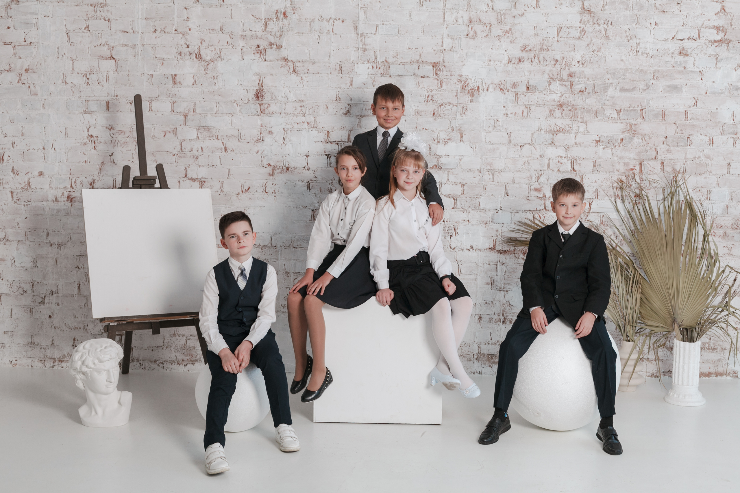 4 класс в студии. Ирина Коновалова школьный фотограф. Выпускные альбомы Ярославль