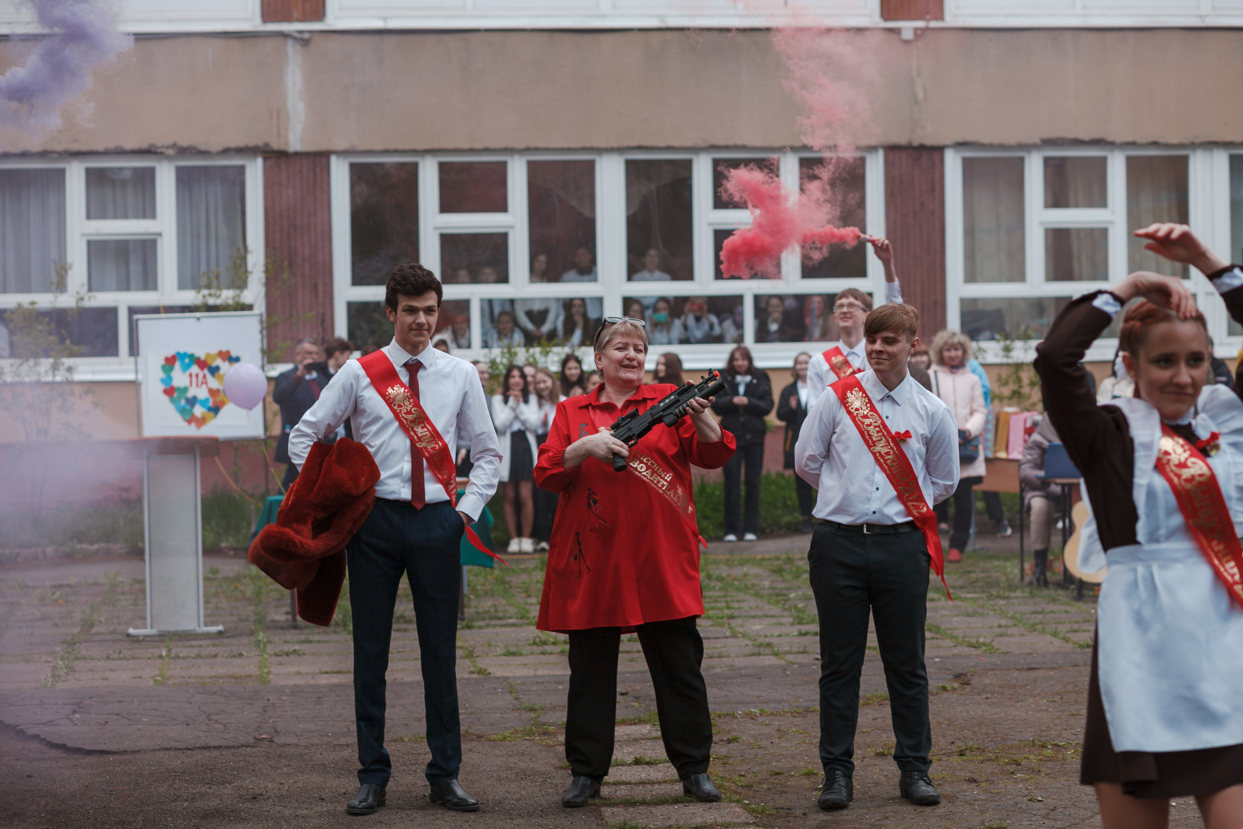 Последний звонок. Ирина Коновалова школьный фотограф. Выпускные альбомы Ярославль