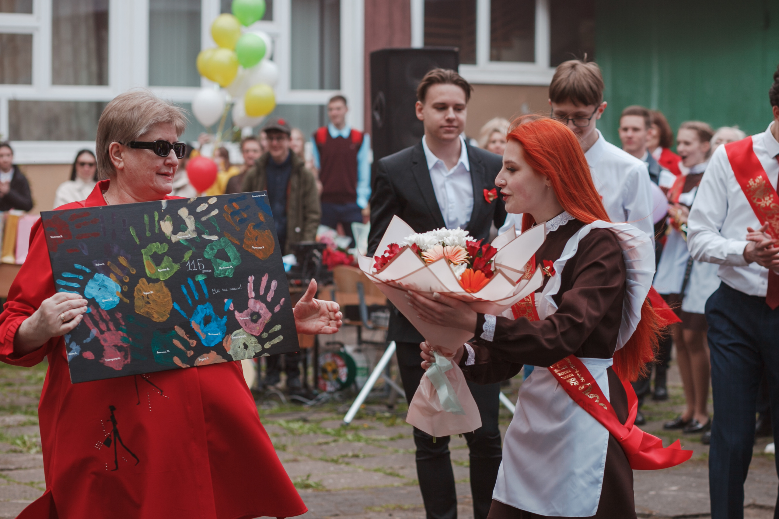 Последний звонок. Ирина Коновалова школьный фотограф. Выпускные альбомы Ярославль