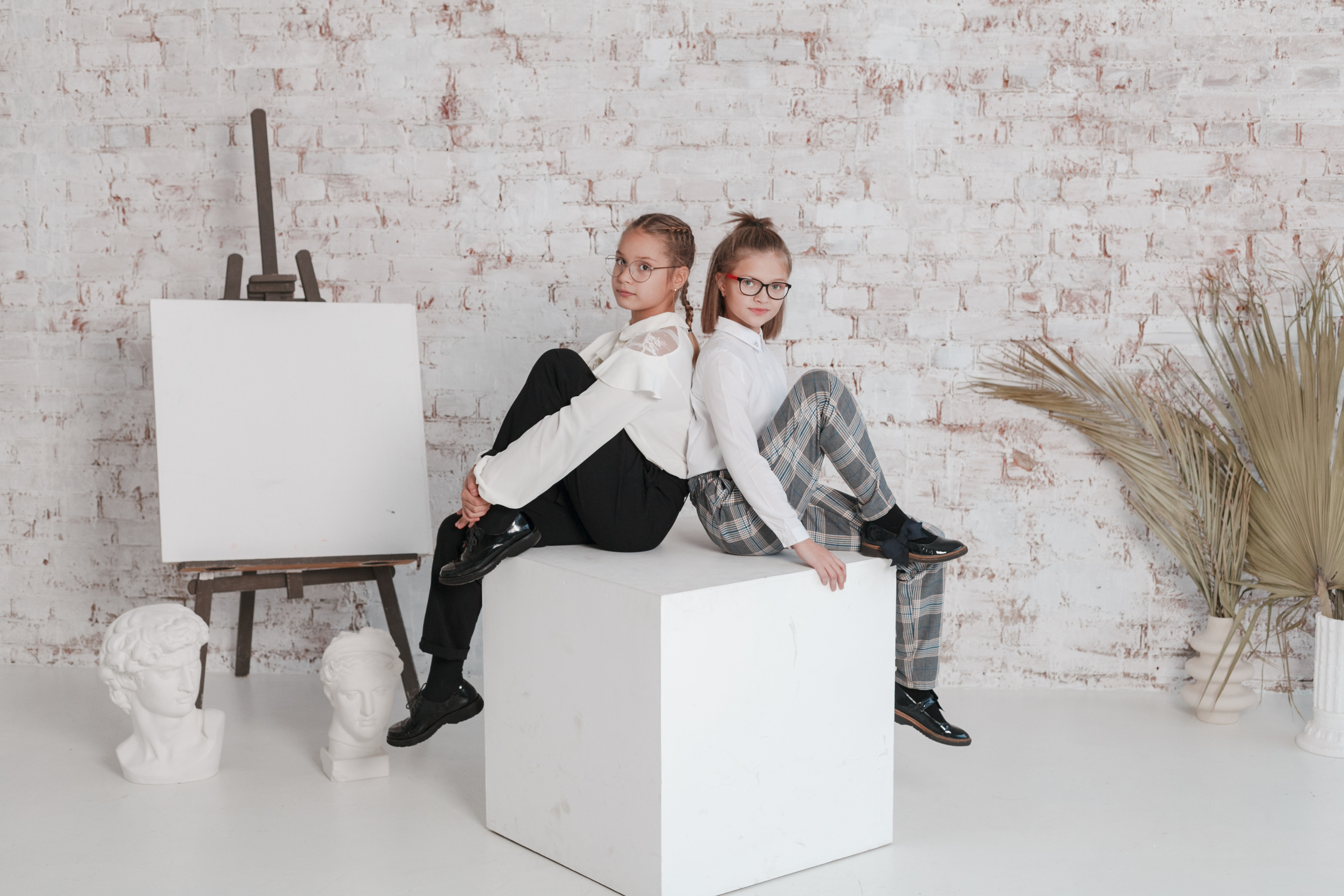 4 класс в студии. Ирина Коновалова школьный фотограф. Выпускные альбомы Ярославль