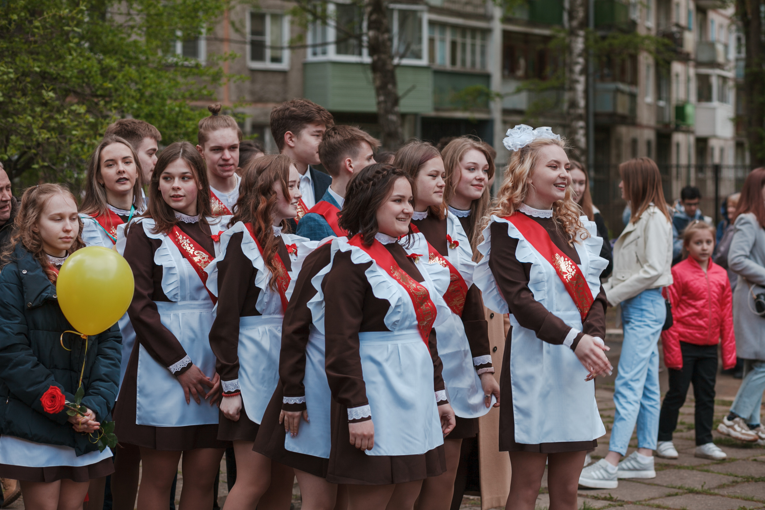 Последний звонок. Ирина Коновалова школьный фотограф. Выпускные альбомы Ярославль