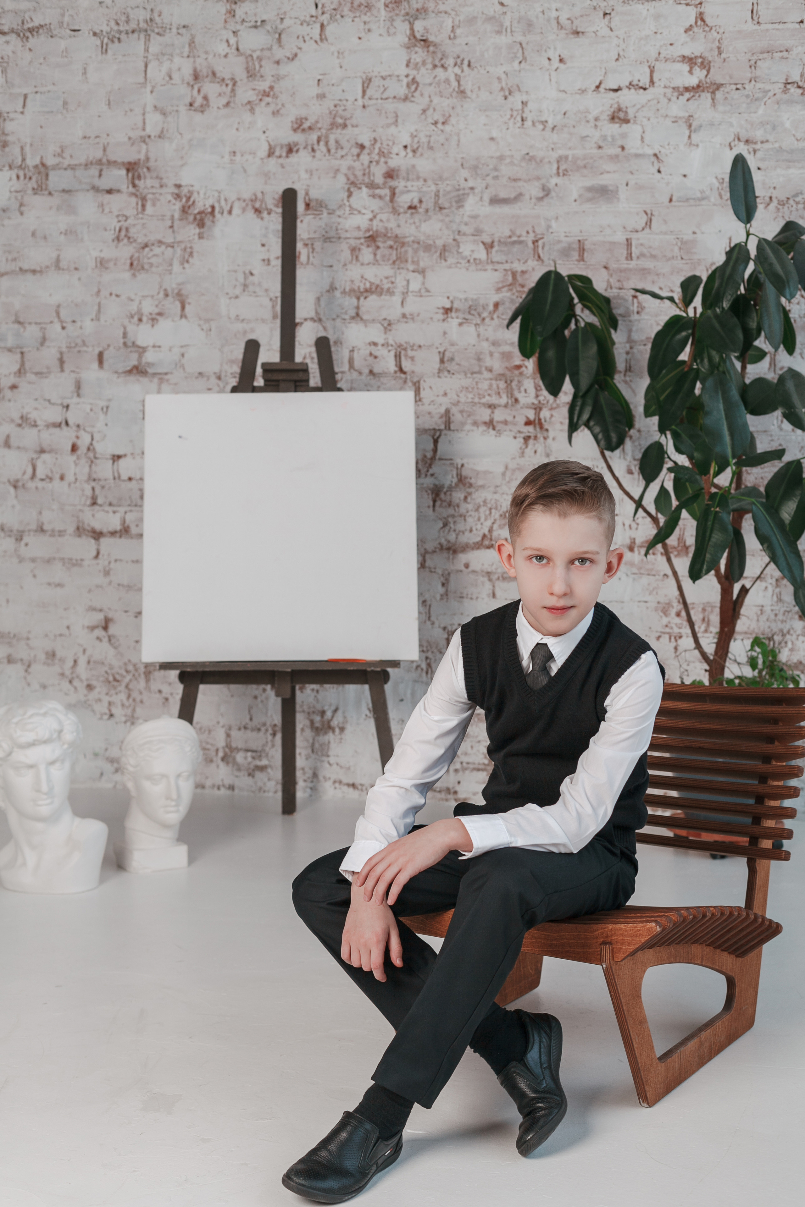 Съемка для выпускного альбома в студии. Ирина Коновалова школьный фотограф. Выпускные альбомы Ярославль