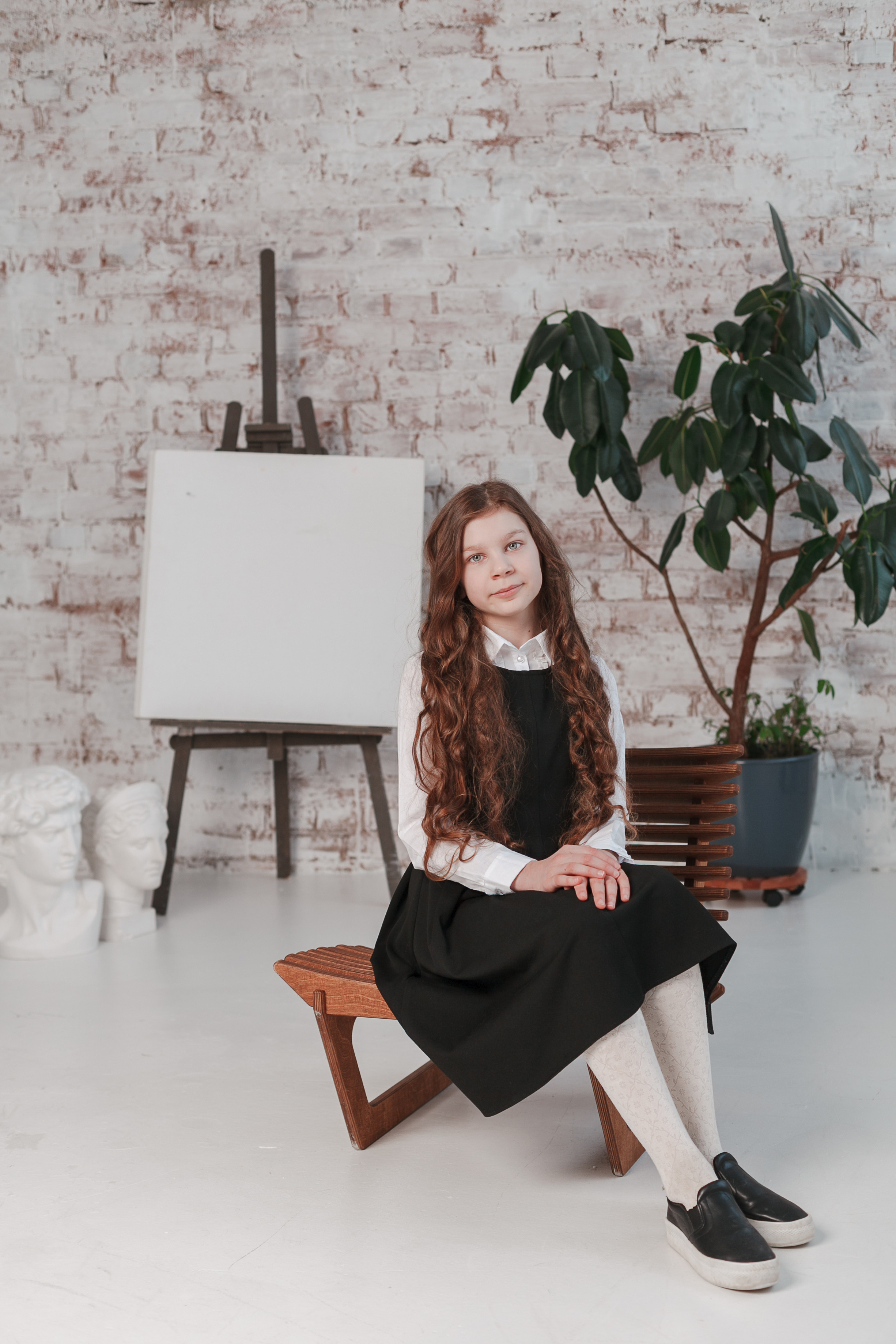 Съемка для выпускного альбома в студии. Ирина Коновалова школьный фотограф. Выпускные альбомы Ярославль