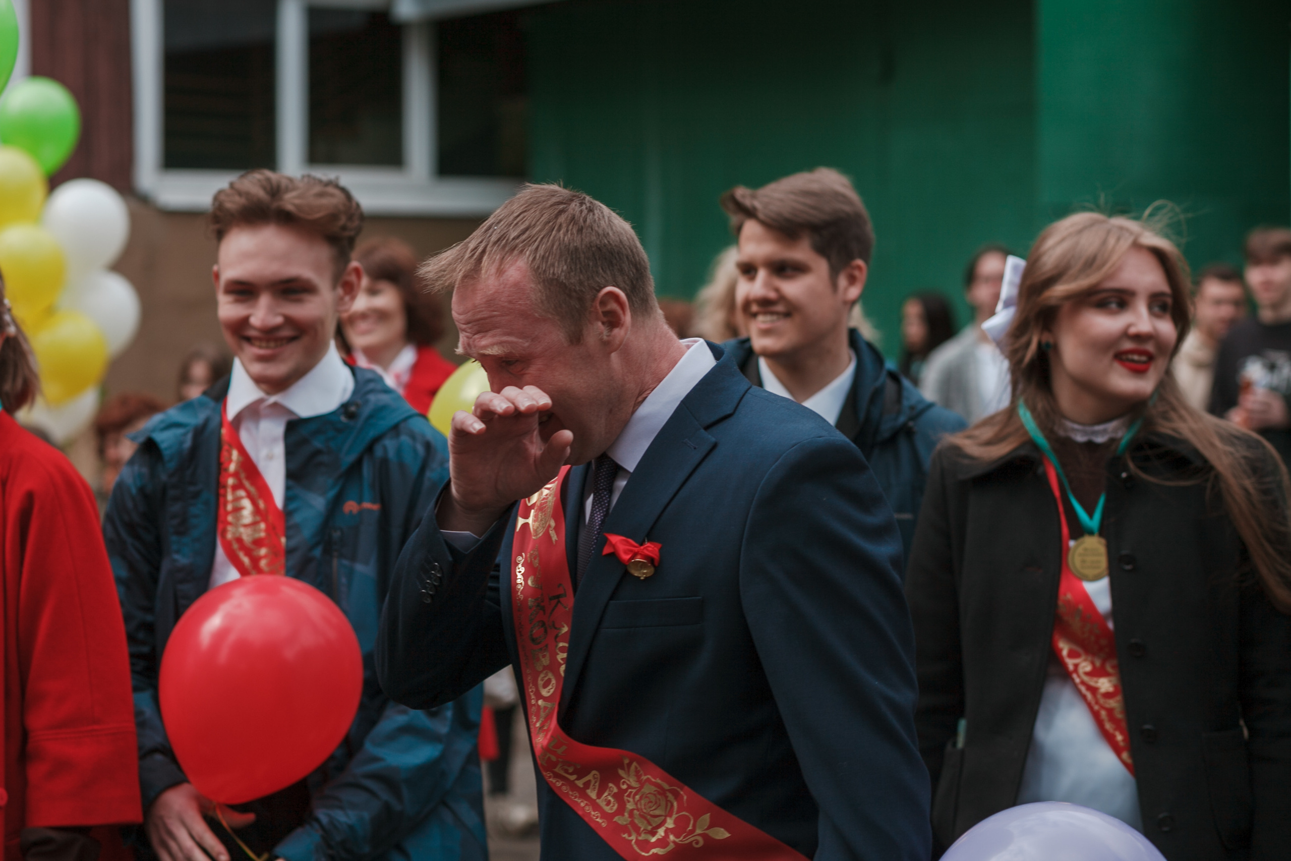 Последний звонок. Ирина Коновалова школьный фотограф. Выпускные альбомы Ярославль