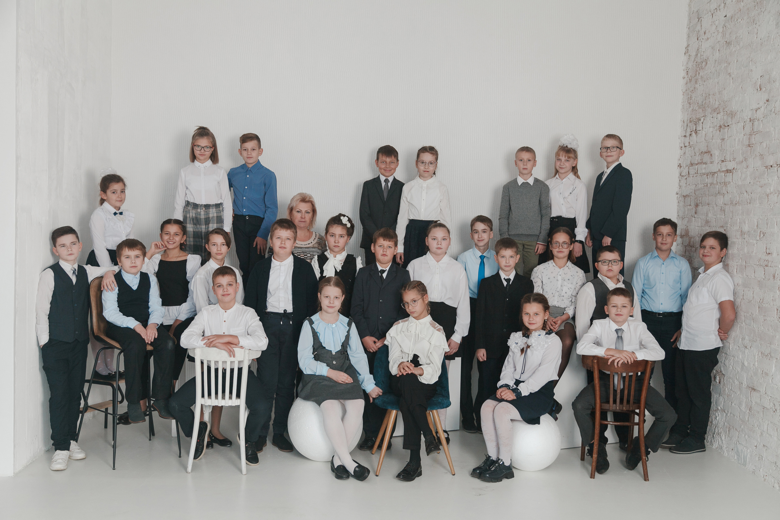 4 класс в студии. Ирина Коновалова школьный фотограф. Выпускные альбомы Ярославль