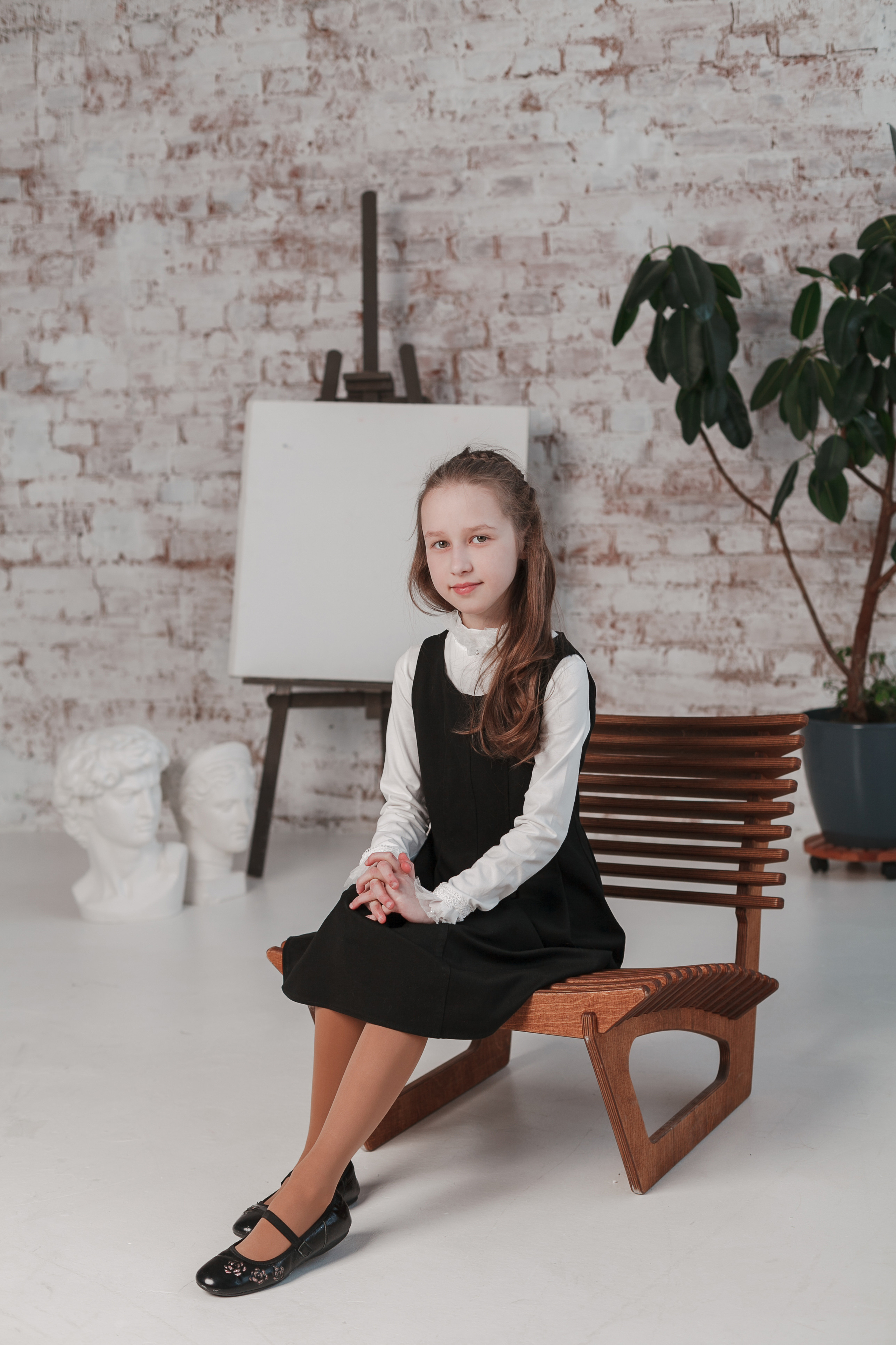 Съемка для выпускного альбома в студии. Ирина Коновалова школьный фотограф. Выпускные альбомы Ярославль