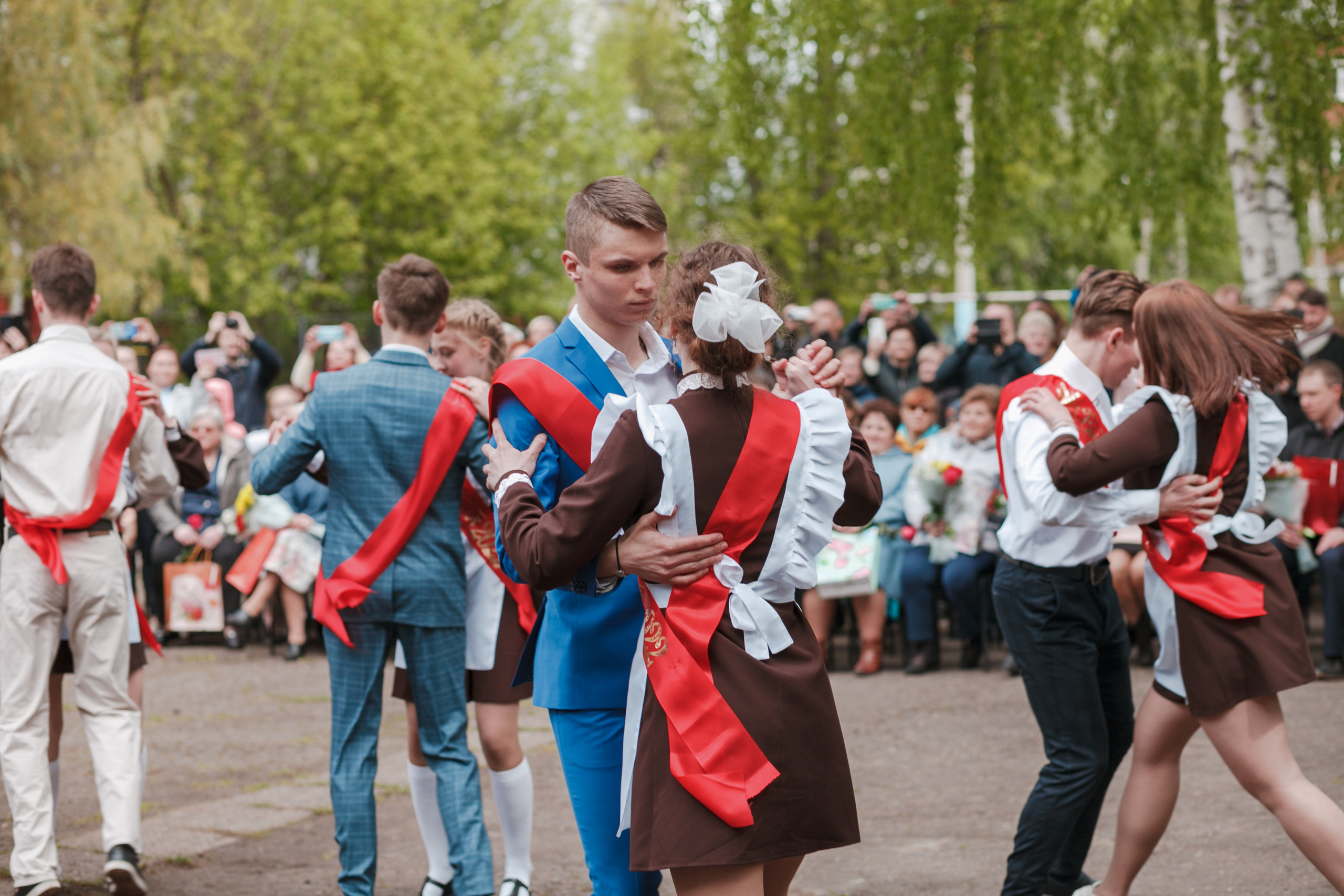 Последний звонок. Ирина Коновалова школьный фотограф. Выпускные альбомы Ярославль