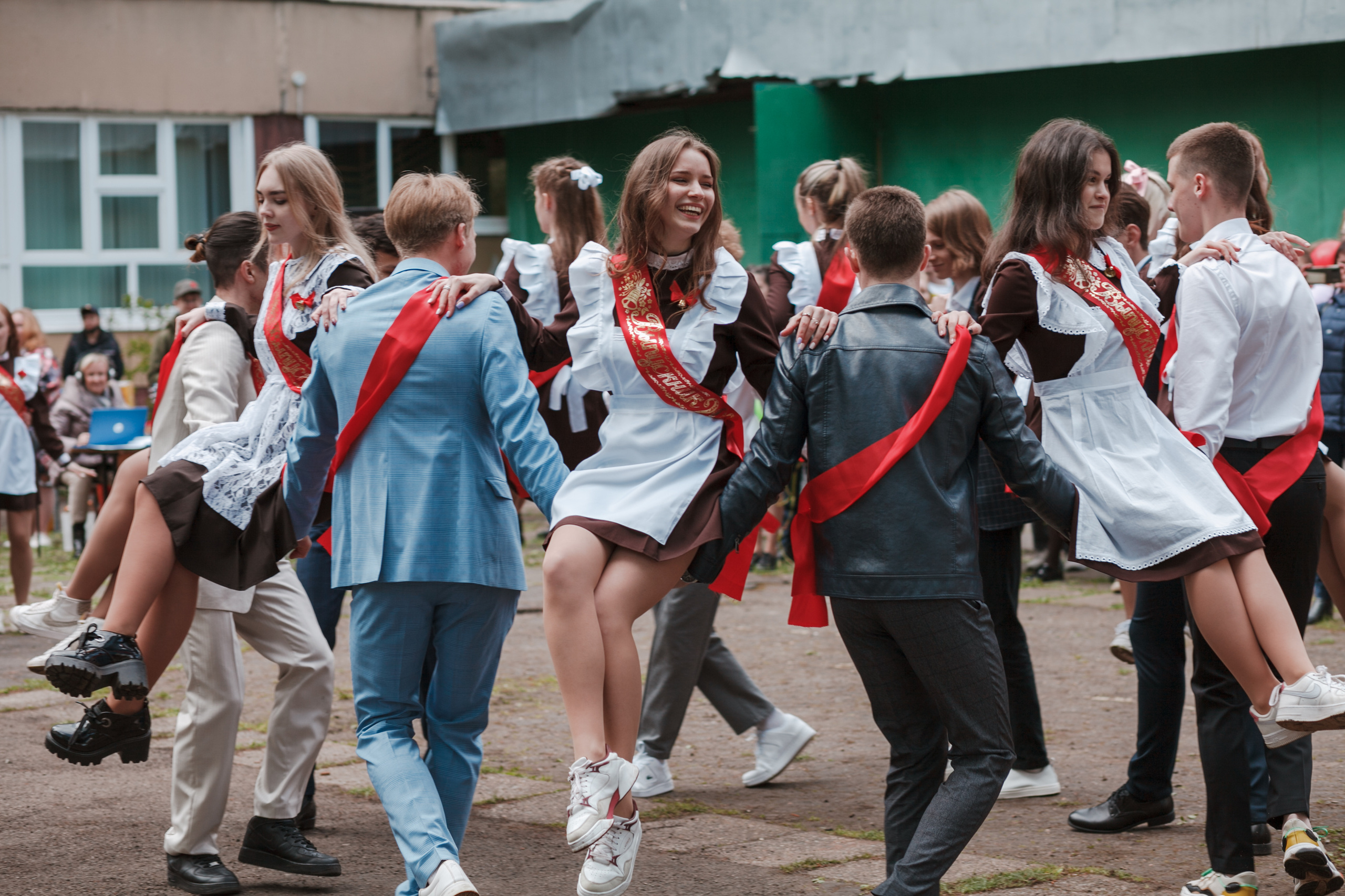 Последний звонок. Ирина Коновалова школьный фотограф. Выпускные альбомы Ярославль