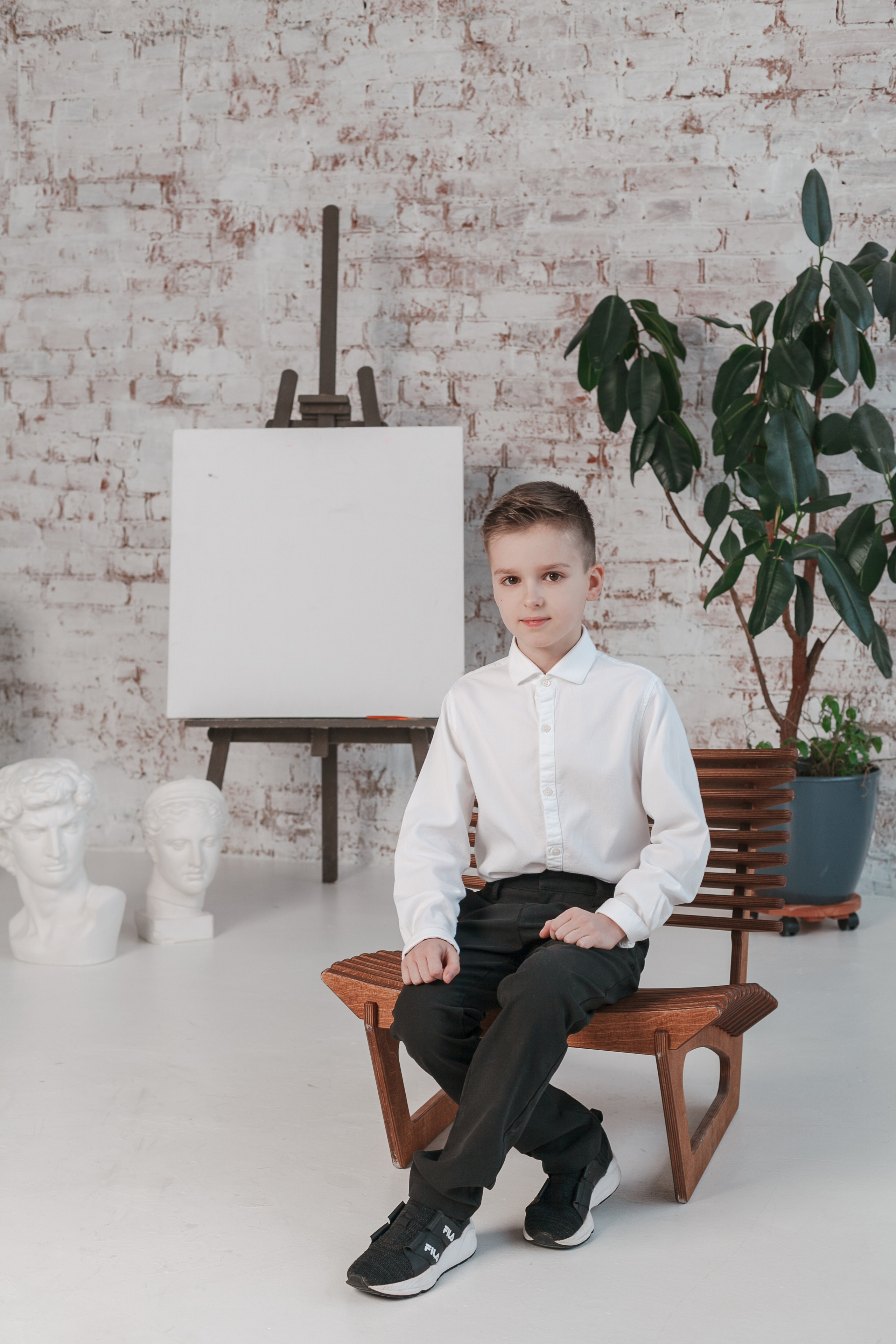 Съемка для выпускного альбома в студии. Ирина Коновалова школьный фотограф. Выпускные альбомы Ярославль