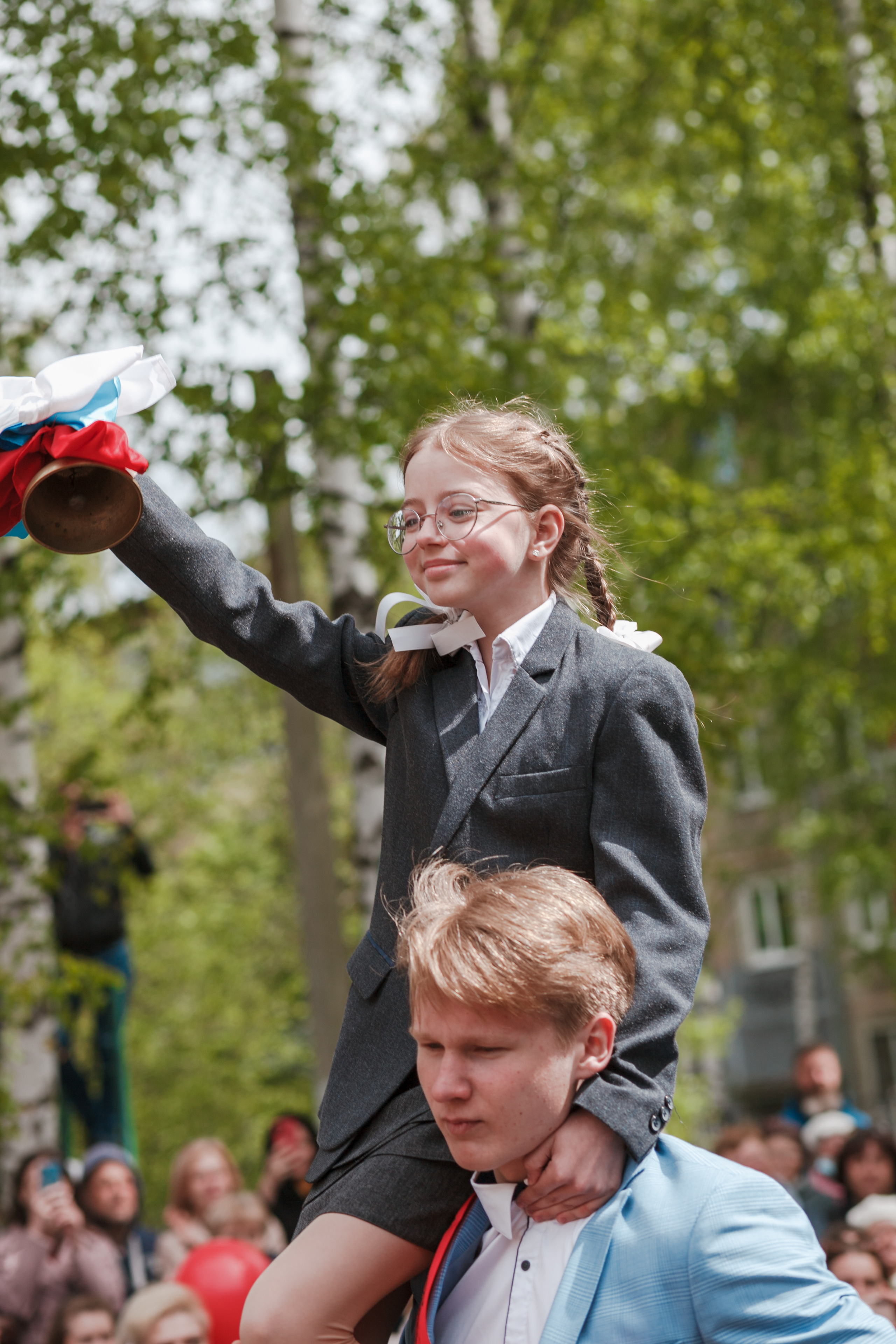 Последний звонок. Ирина Коновалова школьный фотограф. Выпускные альбомы Ярославль