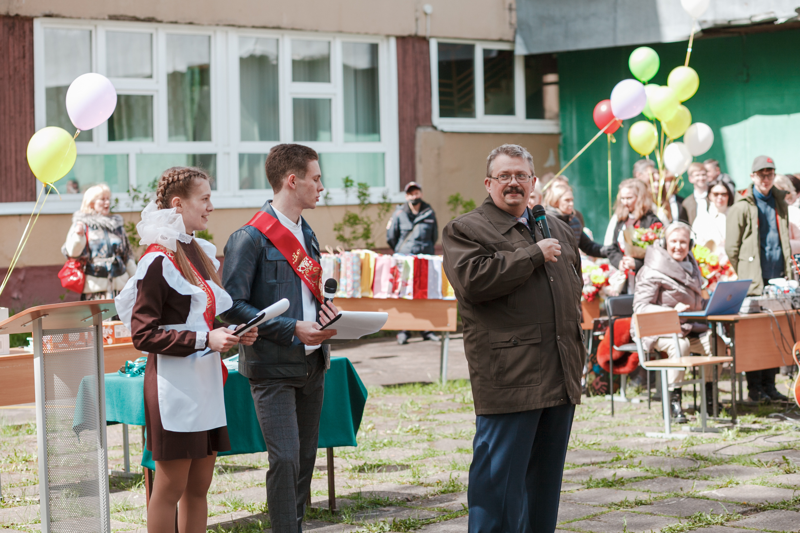 Последний звонок. Ирина Коновалова школьный фотограф. Выпускные альбомы Ярославль