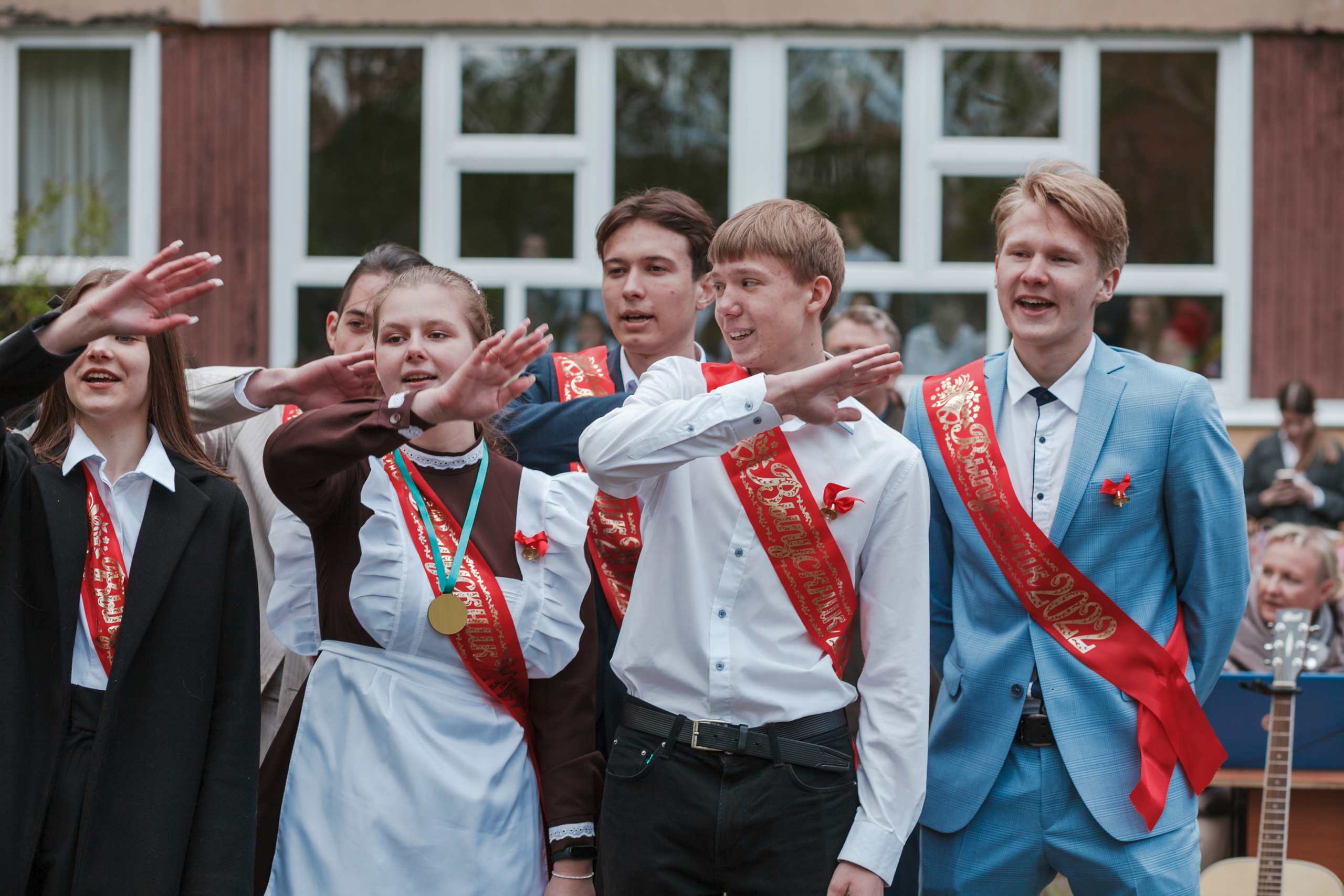 Последний звонок. Ирина Коновалова школьный фотограф. Выпускные альбомы Ярославль