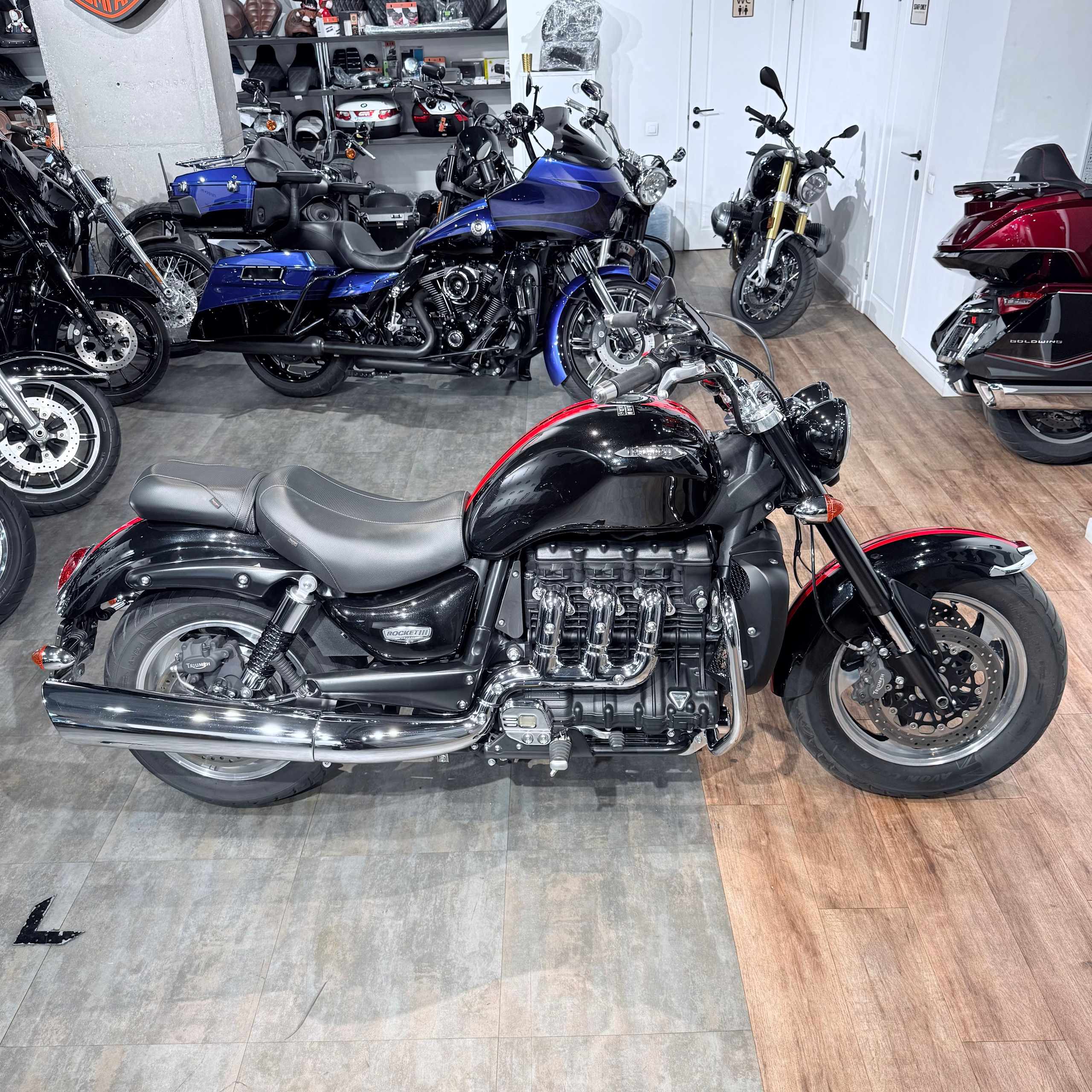 Купить Triumph 2017 Rocket III Roadster — подробнее на сайте. Hello Davidson, Москва. Только хорошие мотоциклы…