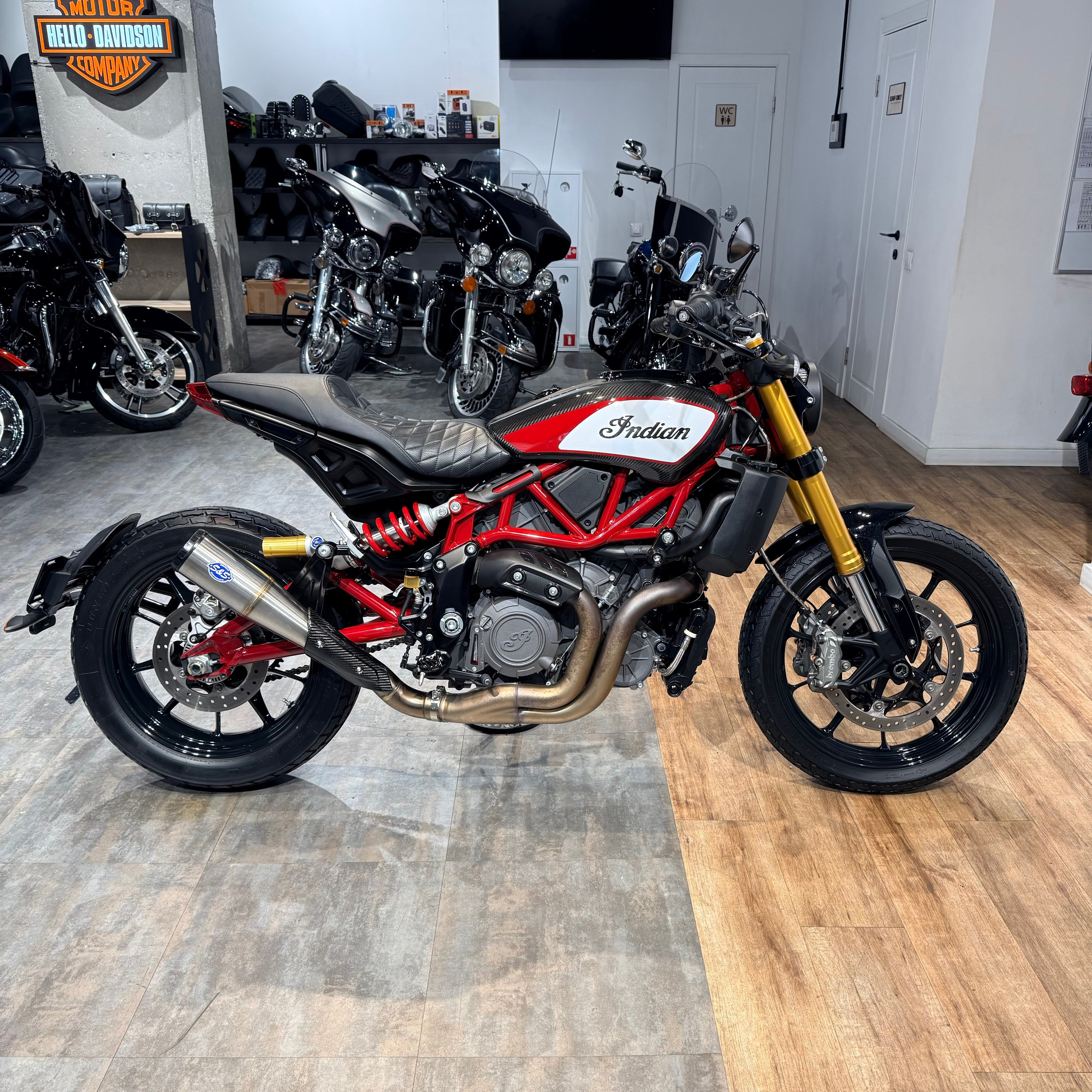 Купить 2021 Indian FTR Carbon Race Replica — подробнее на сайте. Hello Davidson, Москва. Только хорошие мотоциклы…