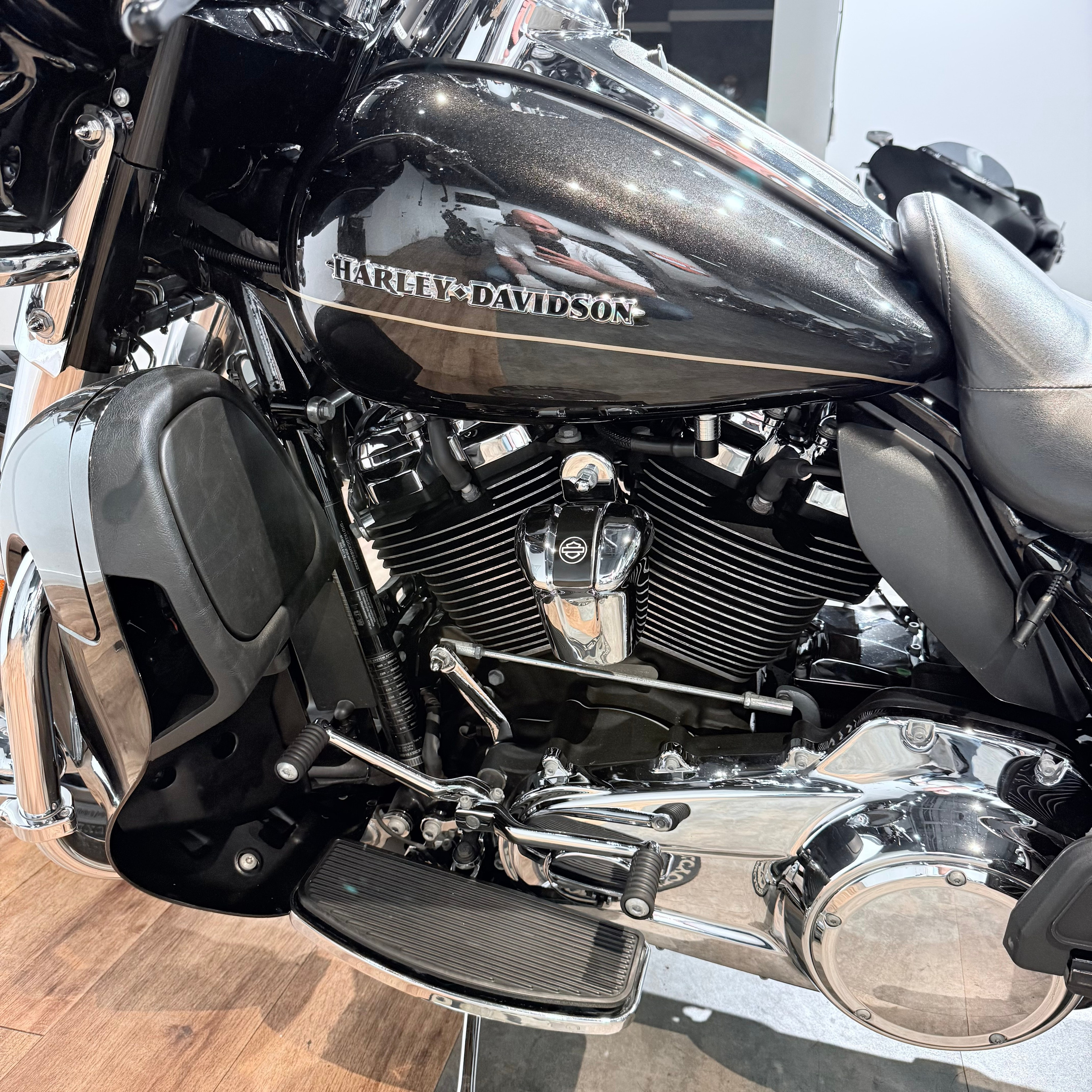 Купить Harley-Davidson 2017 Electra Glide Limited (Black Tempest) (Touring) — подробнее на сайте. Hello Davidson, Москва. Только хорошие мотоциклы…