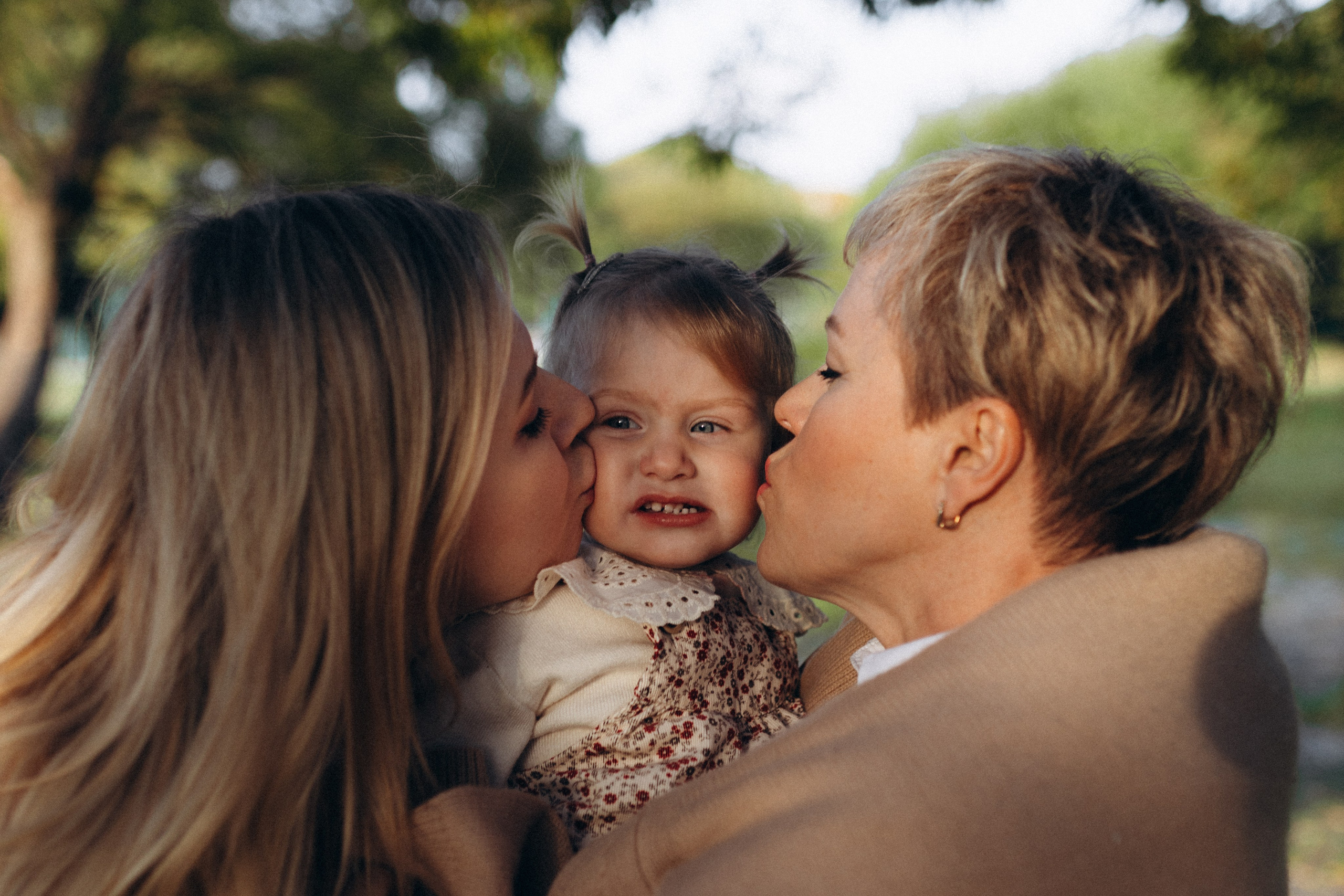 Ольга, Елена и маленькая Таисия. Семейный фотограф в Москве Жукова Анна