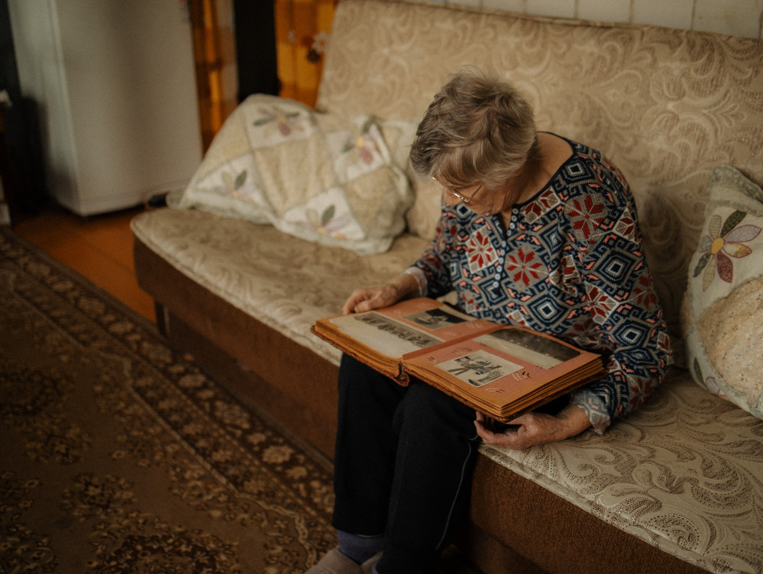 Домашняя история бабушки и внучки. Фотограф Углич и Ярославль Ольга Тятюшкина