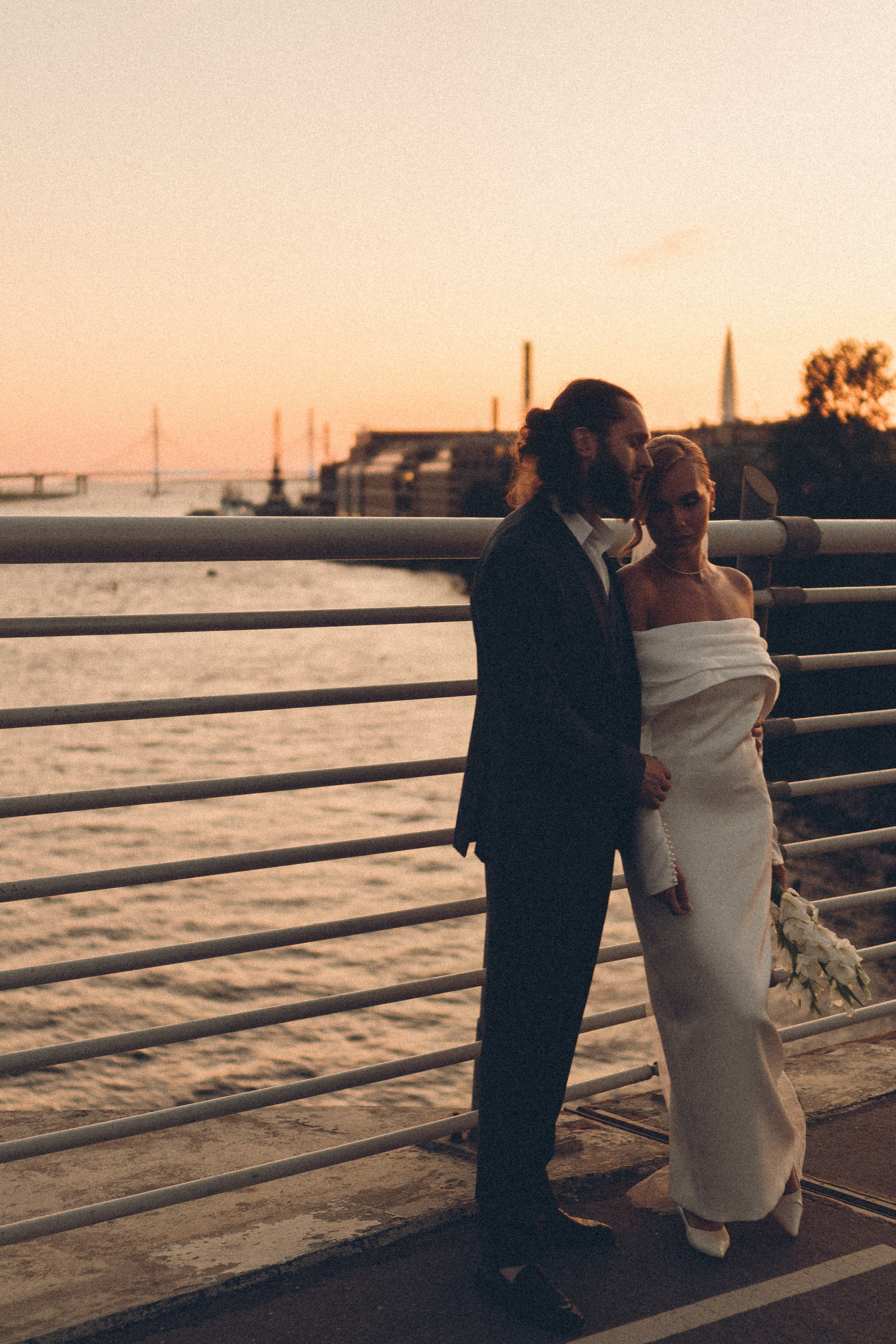 СВАДЕБНАЯ СЬЕМКА ВОЗЛЕ МСОТА БЕТАНКУРА НА КАБРИОЛЕТЕ. Профессиональный фотограф, Санкт-Петербург — Виктория Богомолова