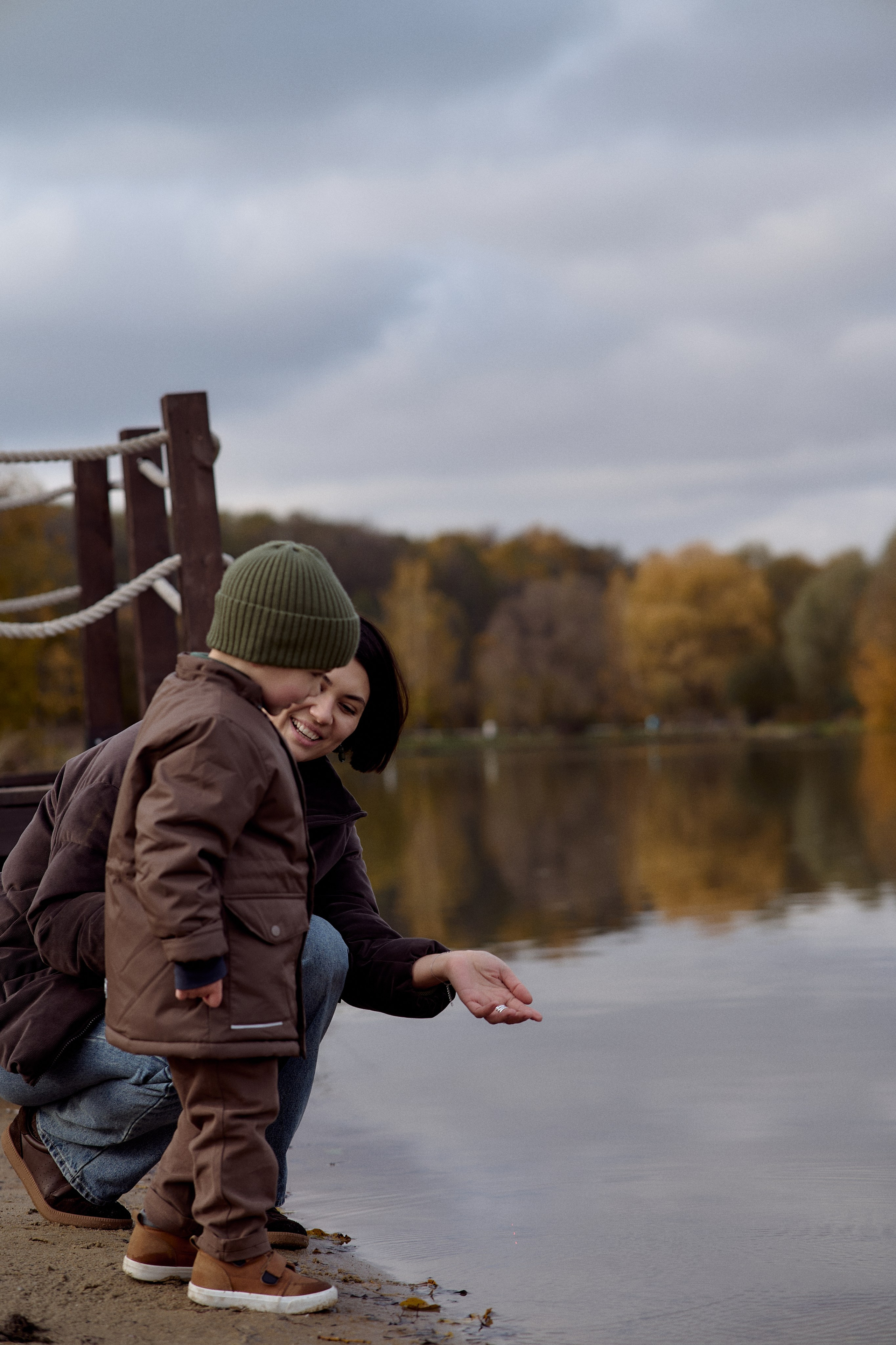 Вова, Юля и Максим в осеннем парке. Семейный и свадебный lifestyle-фотограф в Москве Мария Петрова