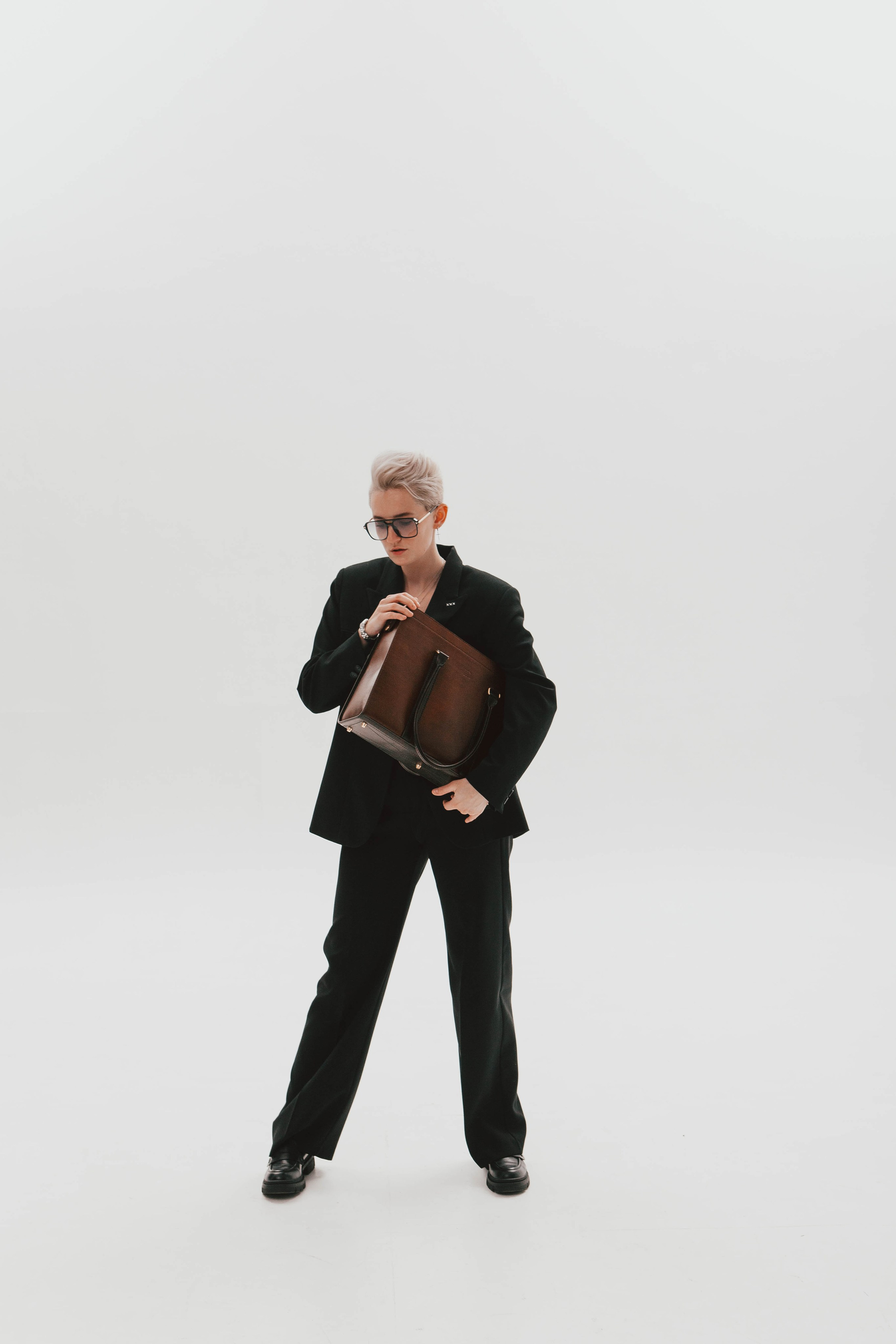 Анна Гречаная и изделие Дана Настаса 💼. Фотограф Ольга Крукле