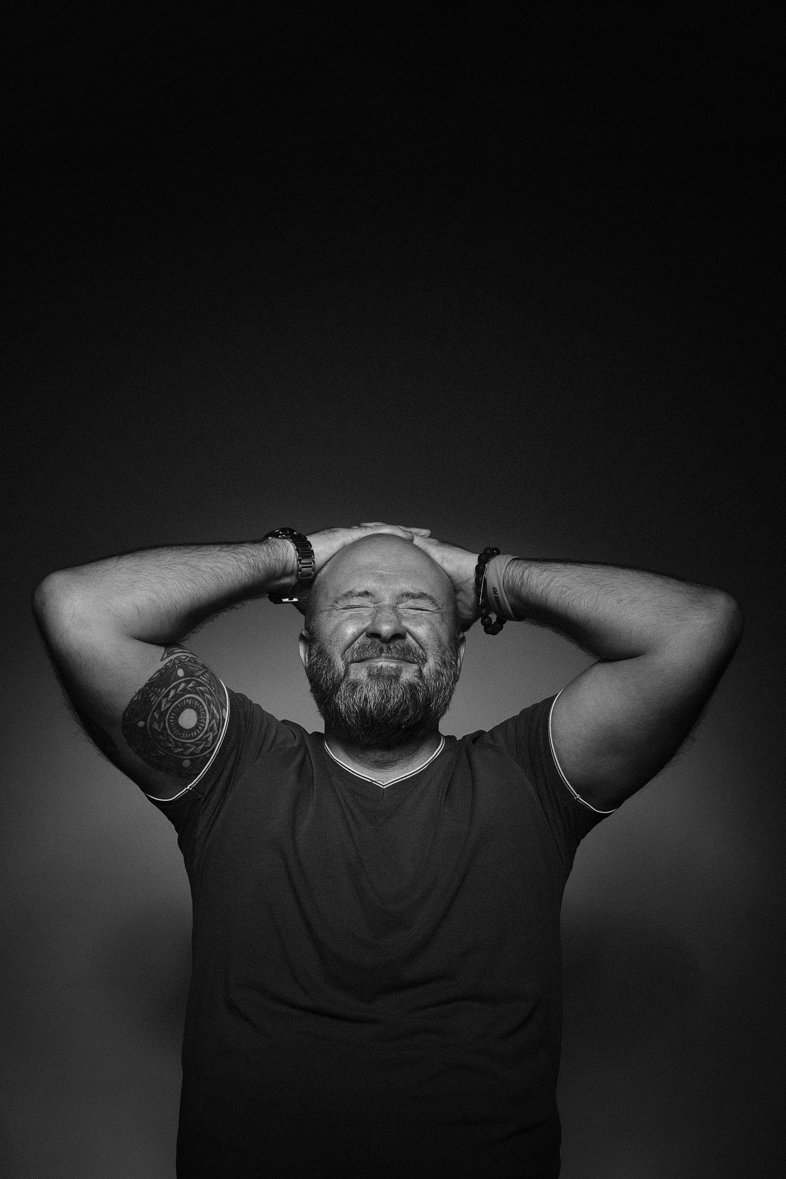 Фотограф Михаил Гуляев. Фотосессия в Новосибирске. Фотосессия в студии Новосибирск. Мужские фотографии.