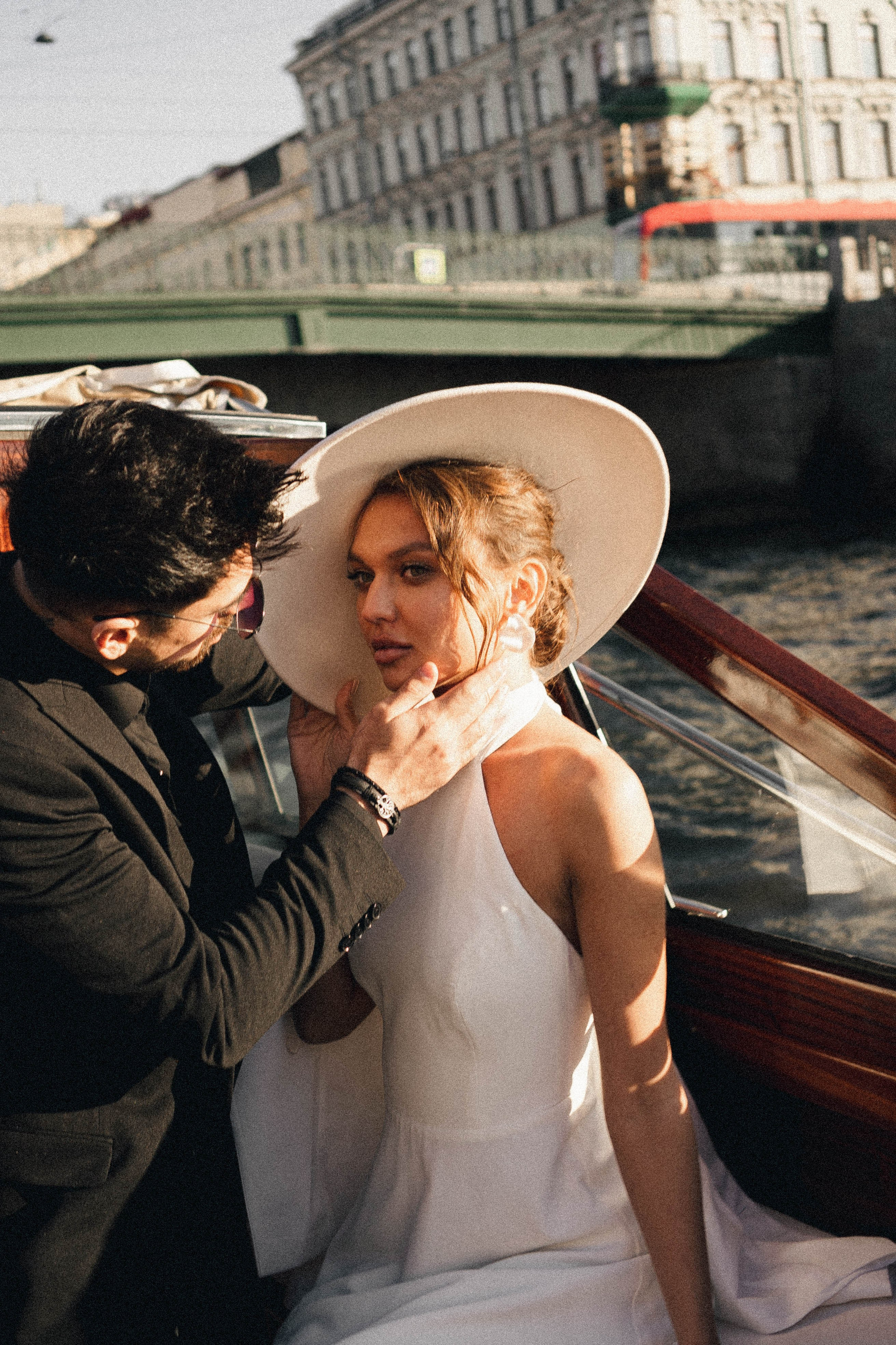 СВАДЕНБНАЯ СЬЕМКА НА КАТЕРЕ ПО КАНАЛАМ САНКТ-ПЕТЕРБУРГА И В АКВАТОРИИ НЕВЫ. Профессиональный фотограф, Санкт-Петербург — Виктория Богомолова