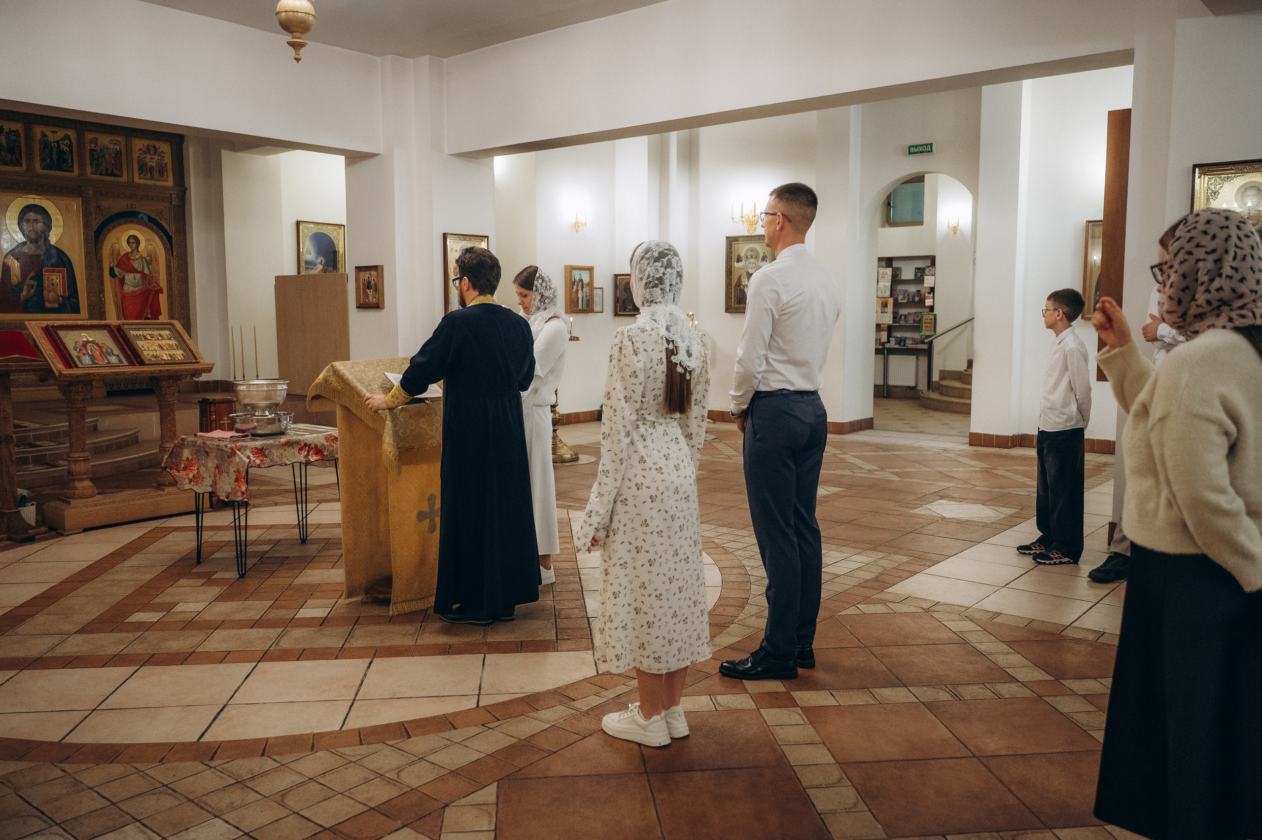 Крещение Ивана конф (Храм в честь святых мучениц Веры, Надежды, Любови и матери их Софии, нижний храм). Семейный фотограф в Минске Дарья Дреко