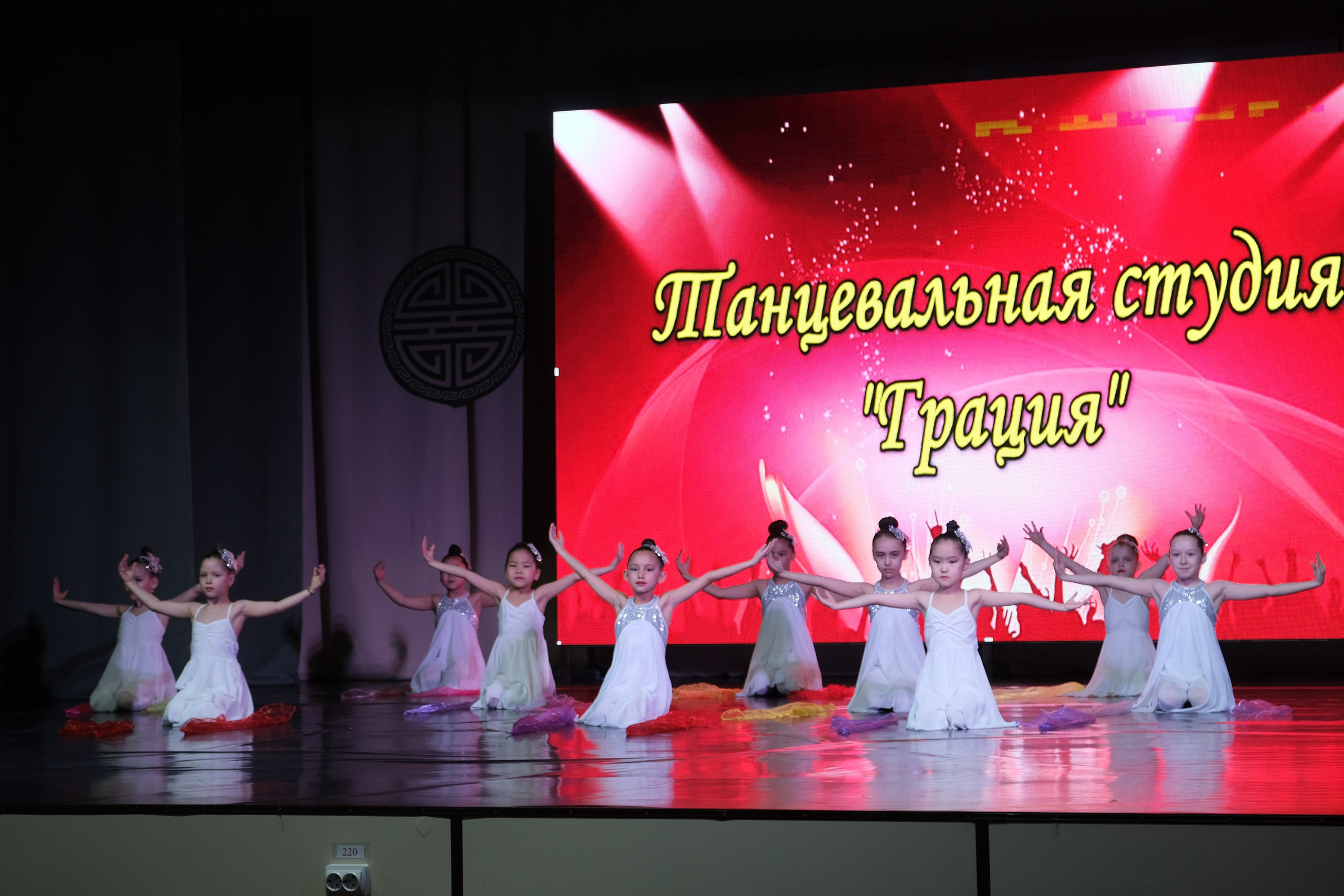 Концерт танцевальной студии «Грация». Сэсэг — дочь степи | семейный фотограф