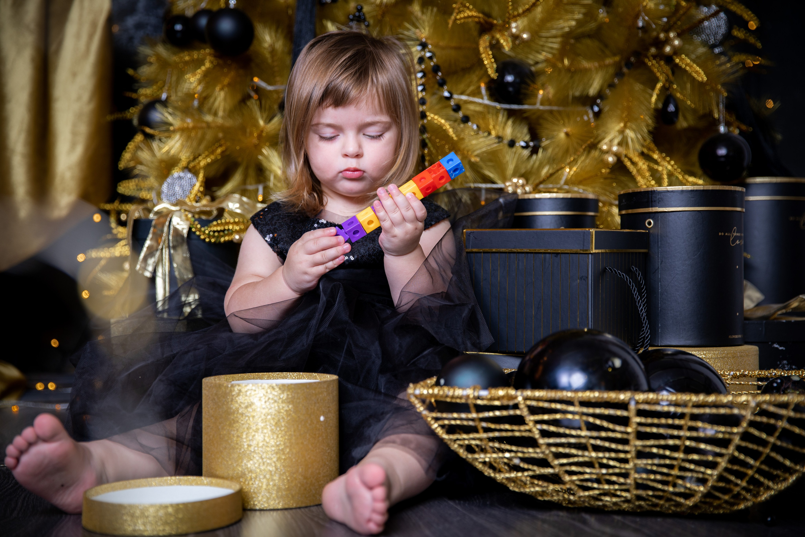 Studio photo shoots. Professional family, children, fashion, event and wedding photographer in Portugal. Porto, Lisboa, Faro