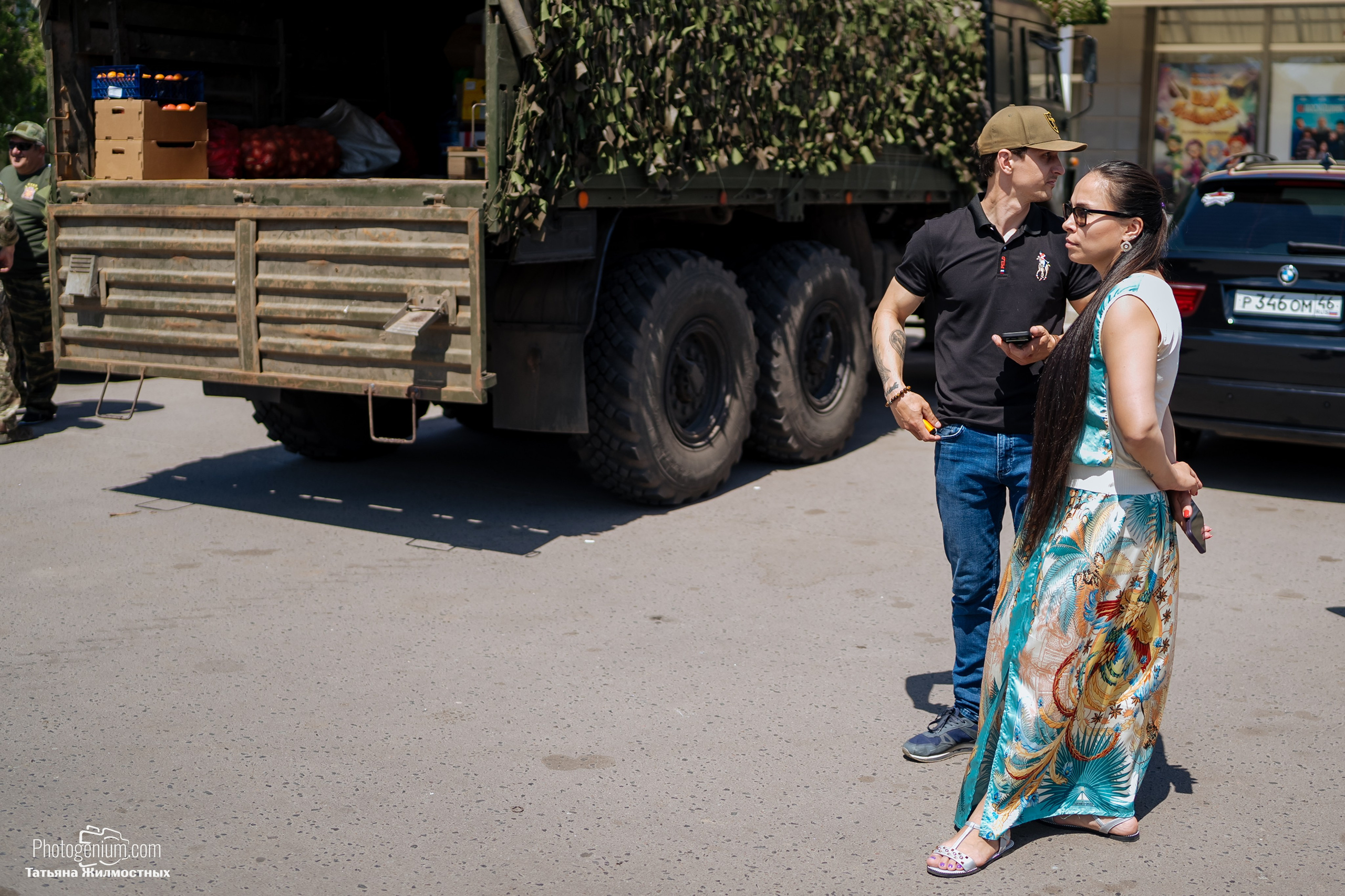 8 июня «Патриоты из Курска» сбор гуманитарной помощи у кинотеатра «Родина». Фотограф Нижний Новгород Татьяна Кейод