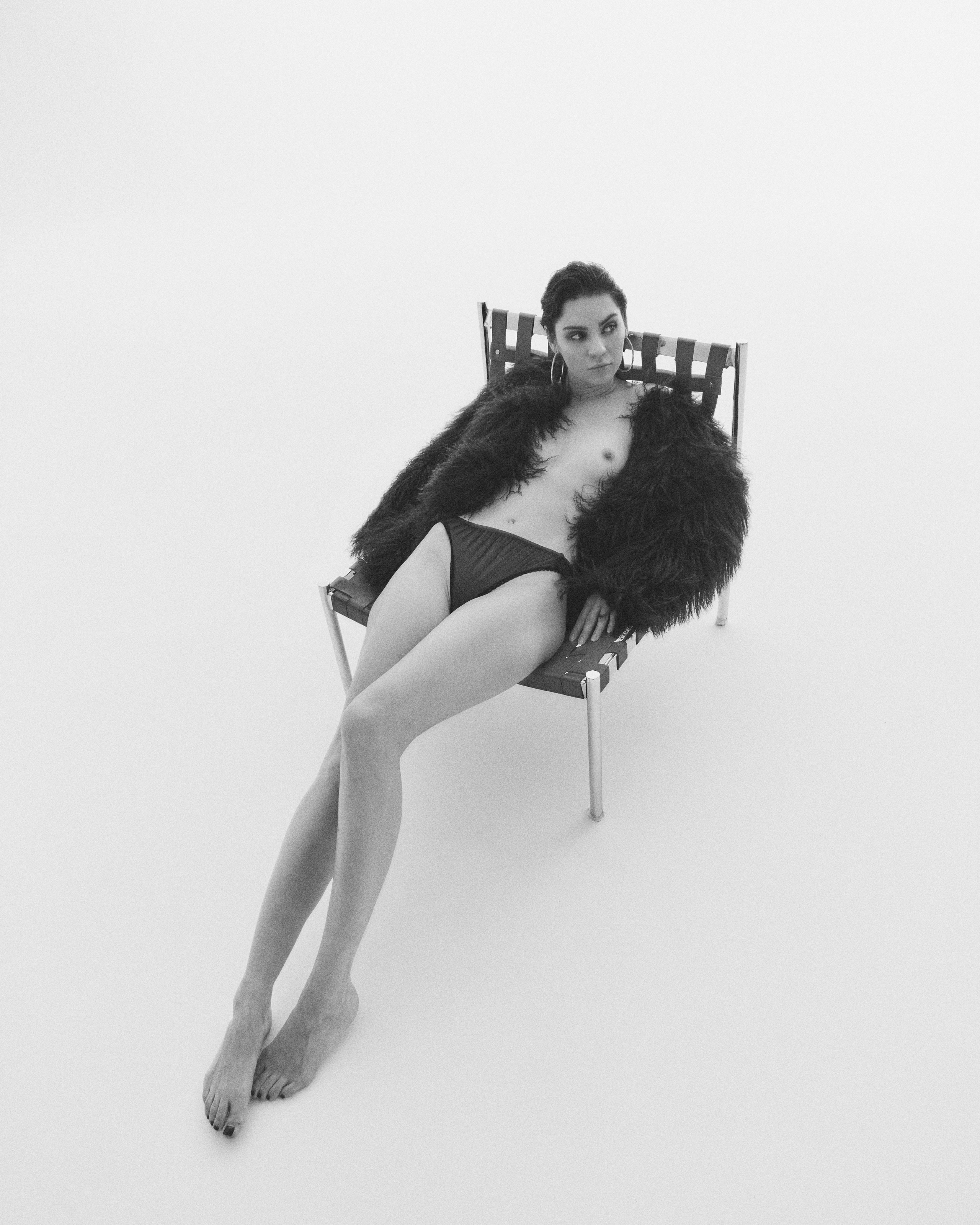 Регина. Z H U R A V L E V