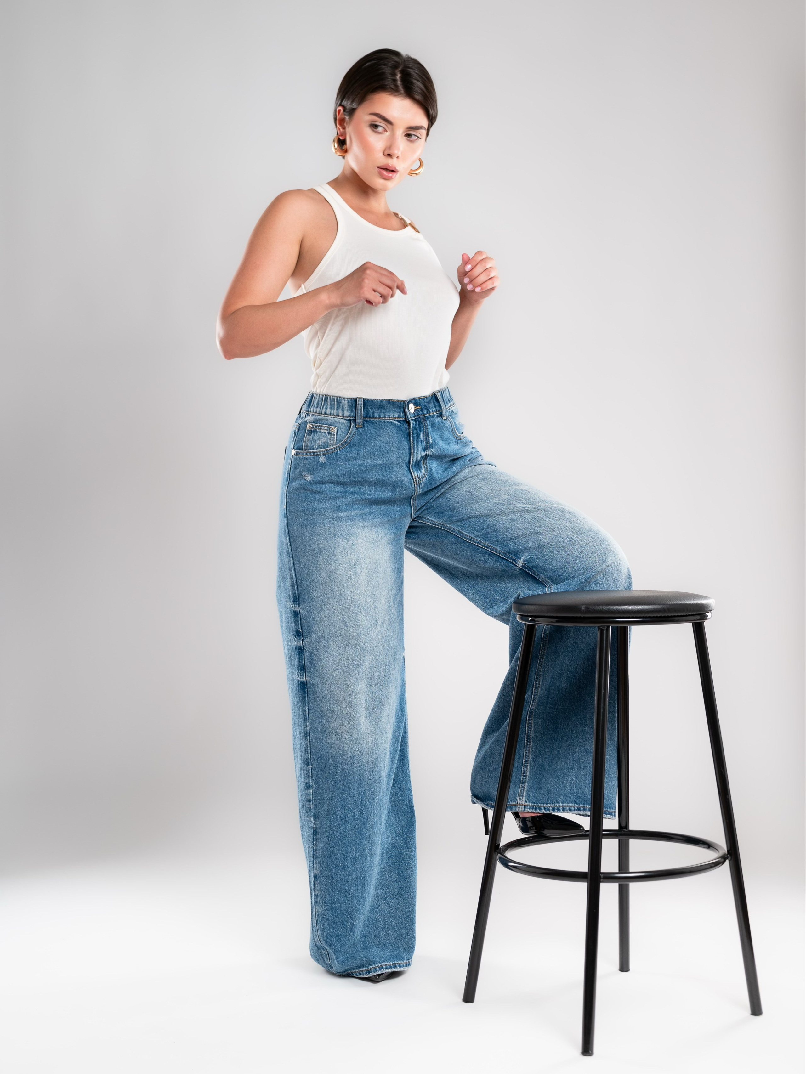 Джинсы на 2х моделях. Предметный фотограф, фото для маркетплейсов Пятигорск, КМВ