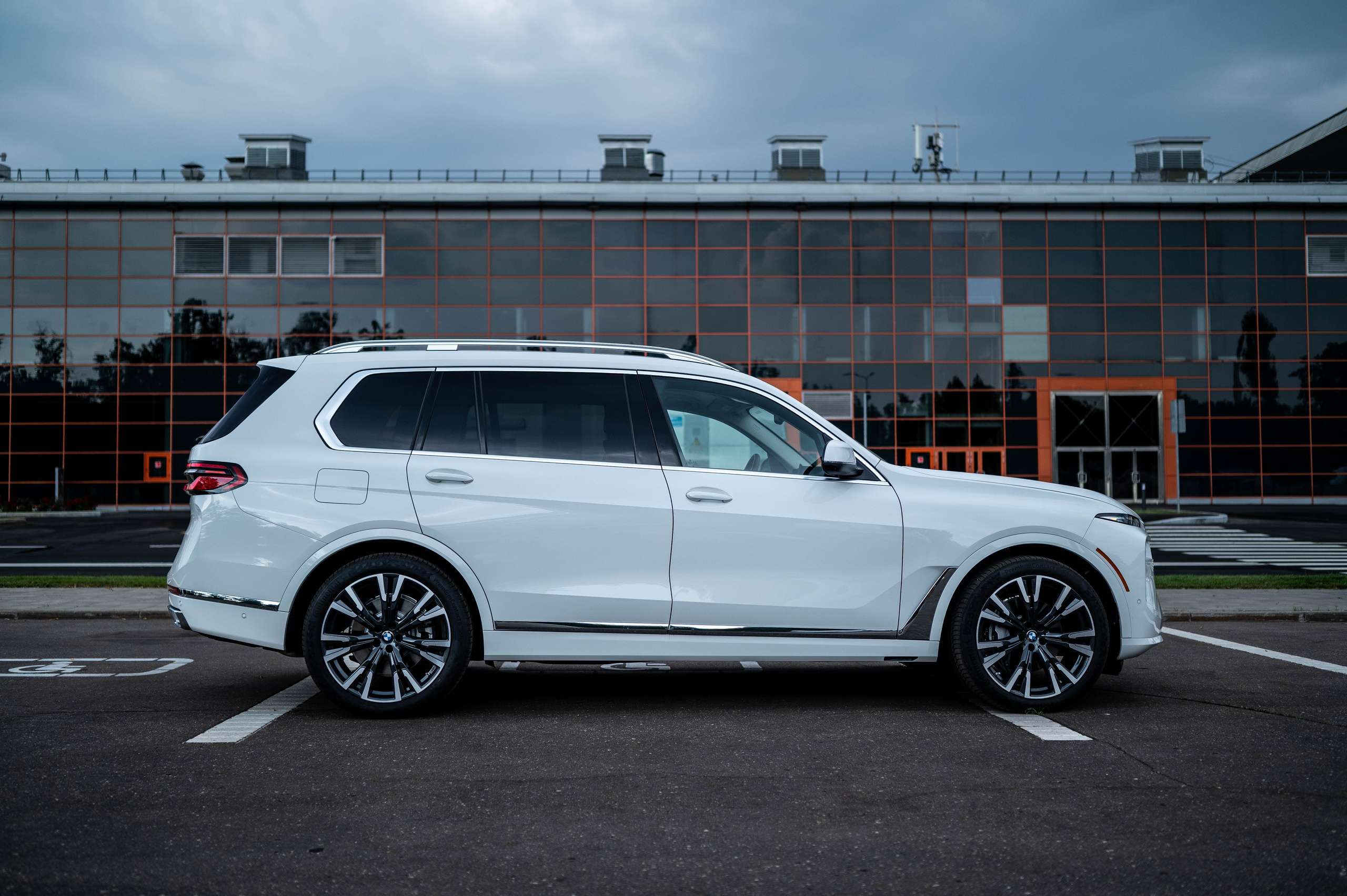 BMW X7 40i. Автомобильный фотограф в Москве — Сидоров Дмитрий