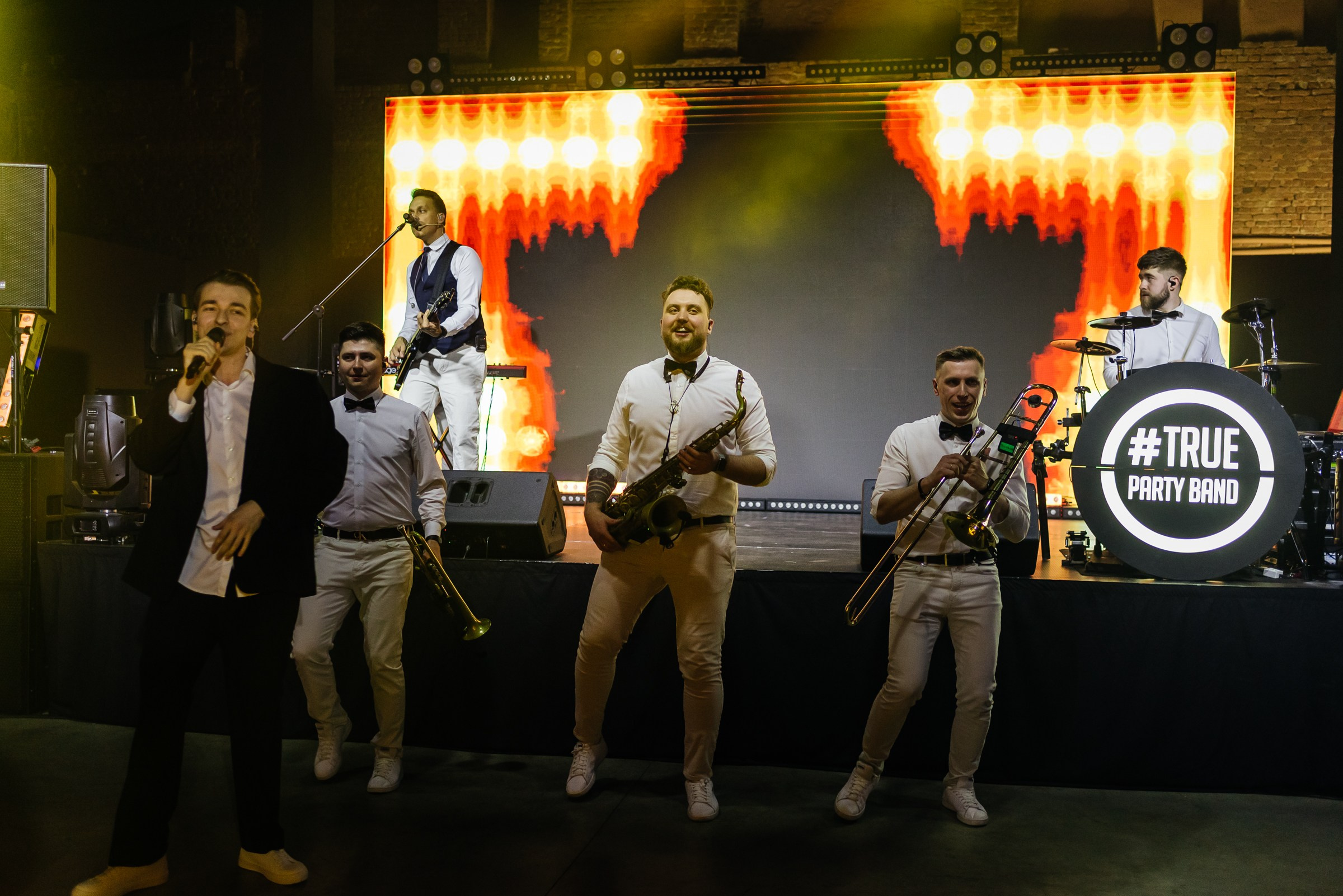 Репортажная фотосъёмка в Брусницын Холле. Свадебный фотограф в Санкт-Петербурге Венера Ахметова