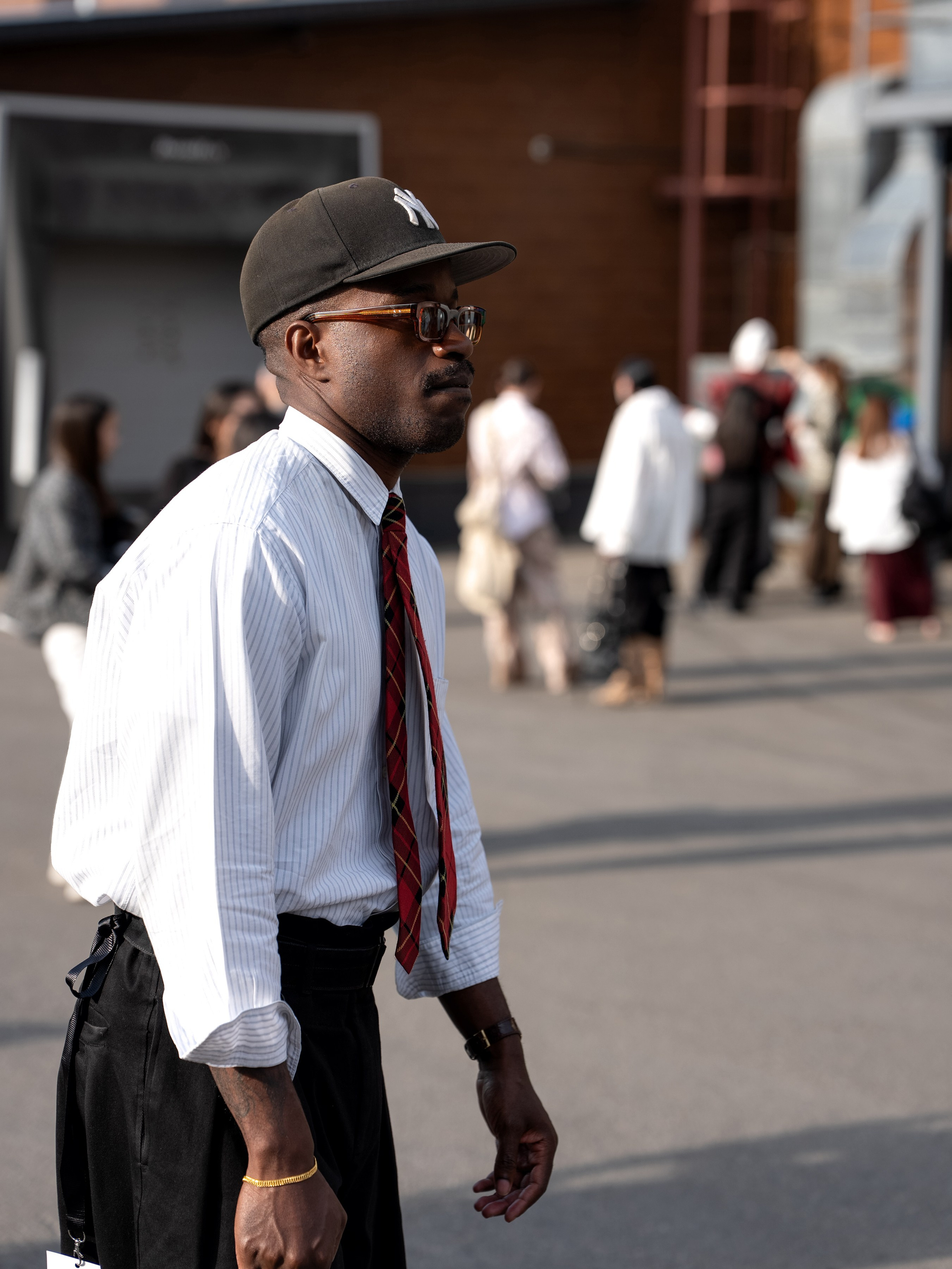 Visa Fashion Week Almaty Pre-Fall 2026 April StreetStyle Day 1. Сайт Алматинского НЮ АРТ, будуар и фэшн фотографа Дениса Карпенко