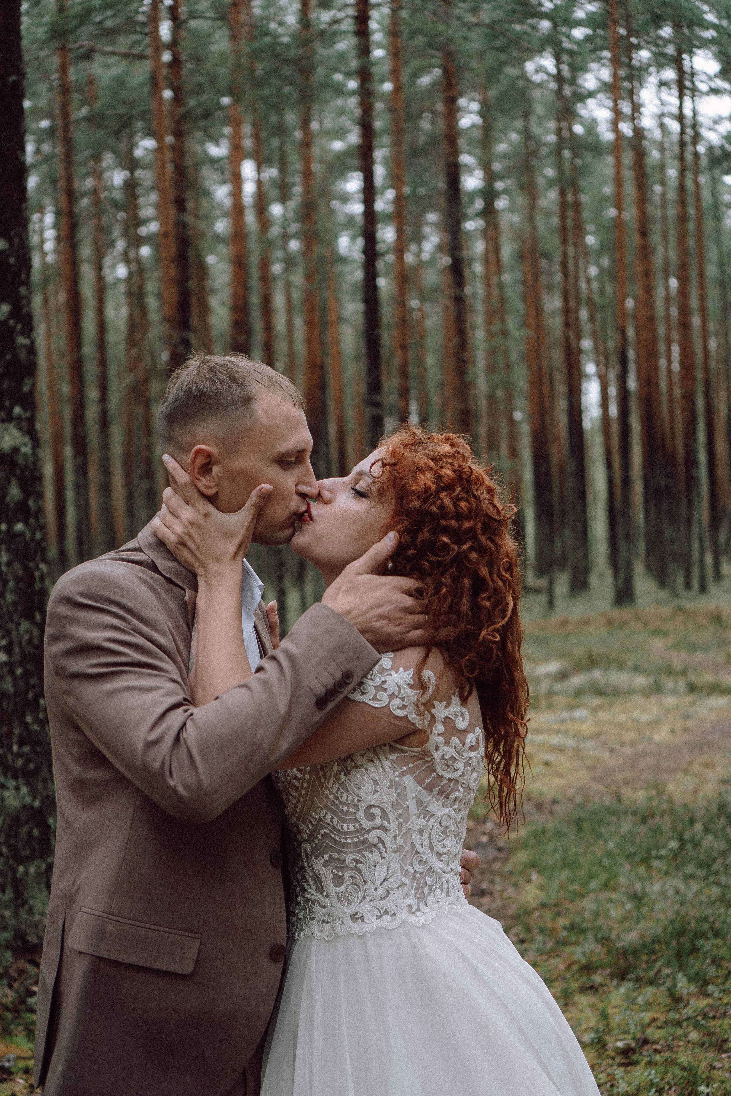 СВАДЕБНАЯ ФОТОСЕССИИЯ ПАРЫ В ГОРОДЕ ПРИОЗЕРСК В СОСНОВОМ ЛЕСУ И С ПИКАПОМ. Профессиональный фотограф, Санкт-Петербург — Виктория Богомолова