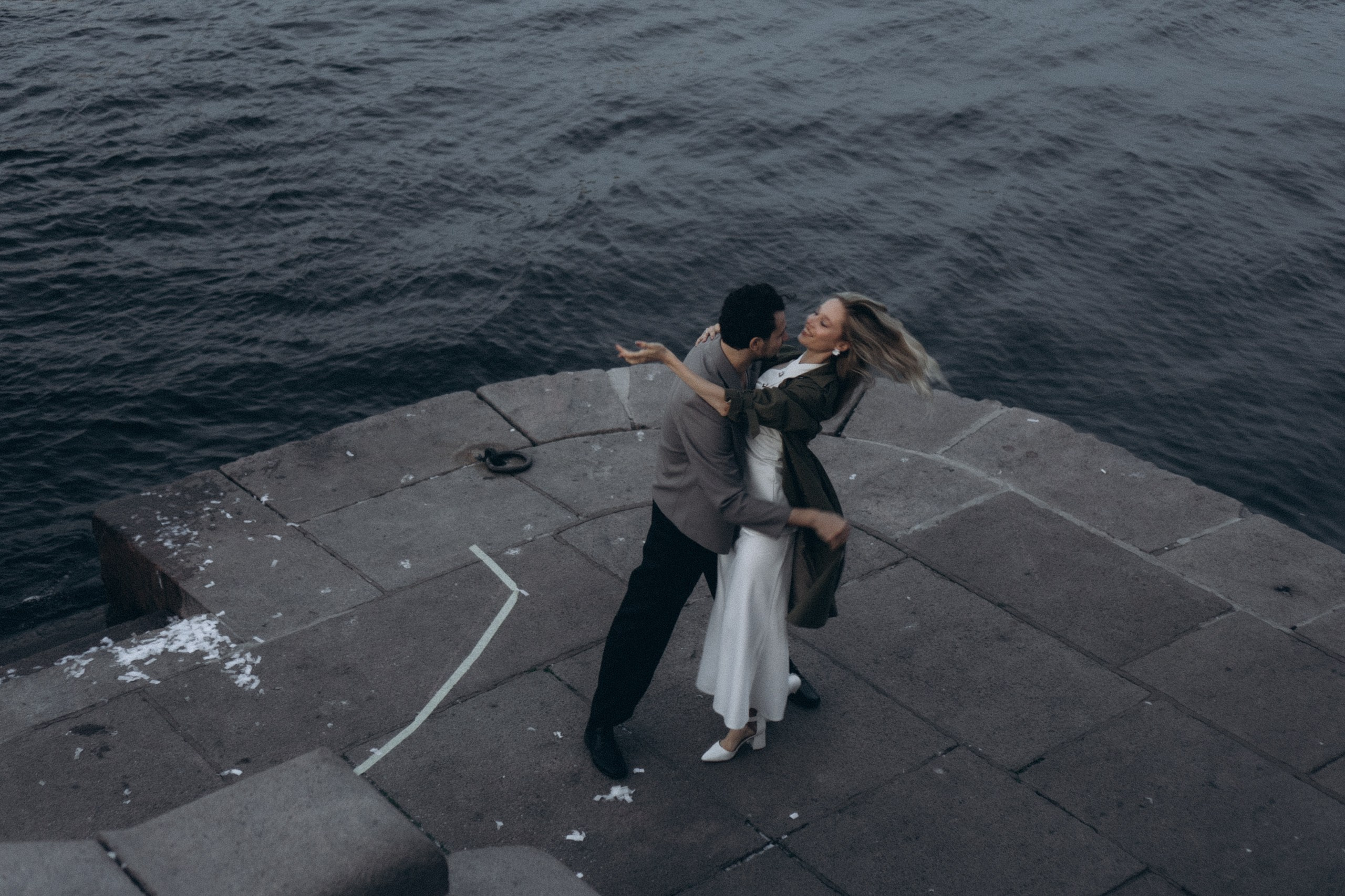 СВАДЕБНАЯ СЬЕМКА ПАРЫ НА РАССВЕТЕ В БЕЛЫЕ НОЧИ И ПРОГУЛКА С РАЗВОДНЫМИ МОСТАМИ И ПИКНИК ВОЗЛЕ ИСАКИЕВСКОГО СОБОРА. Профессиональный фотограф, Санкт-Петербург — Виктория Богомолова