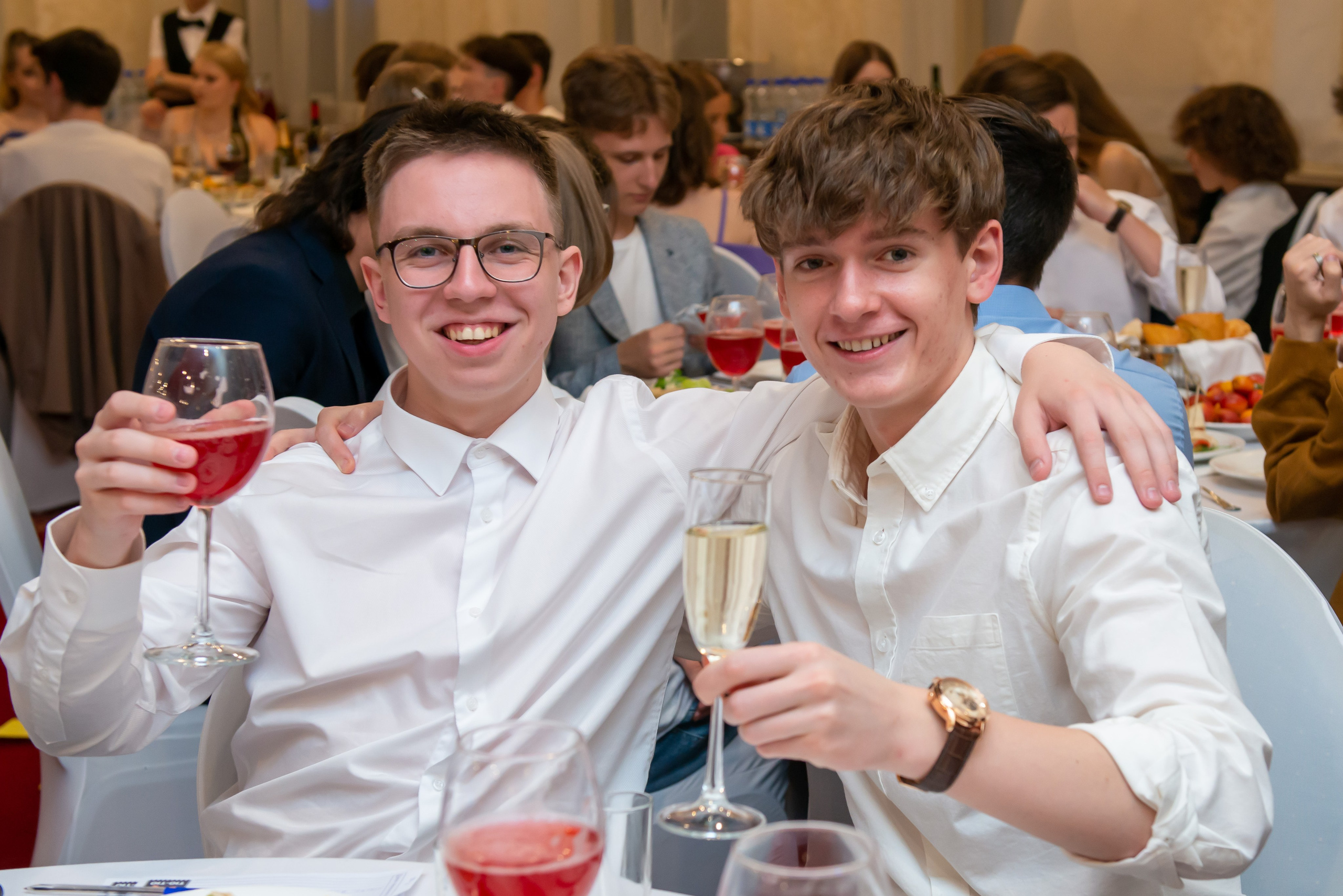 Выпускной вечер в гимназии № 37, ресторан La Ronde