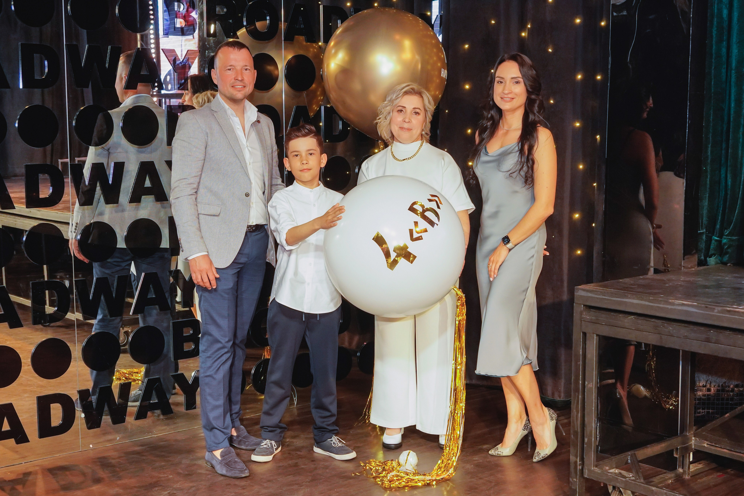 Выпускной. Занимаюсь профессиональной фотографией и живу рядом с Байкалом. Работаю в разных жанрах