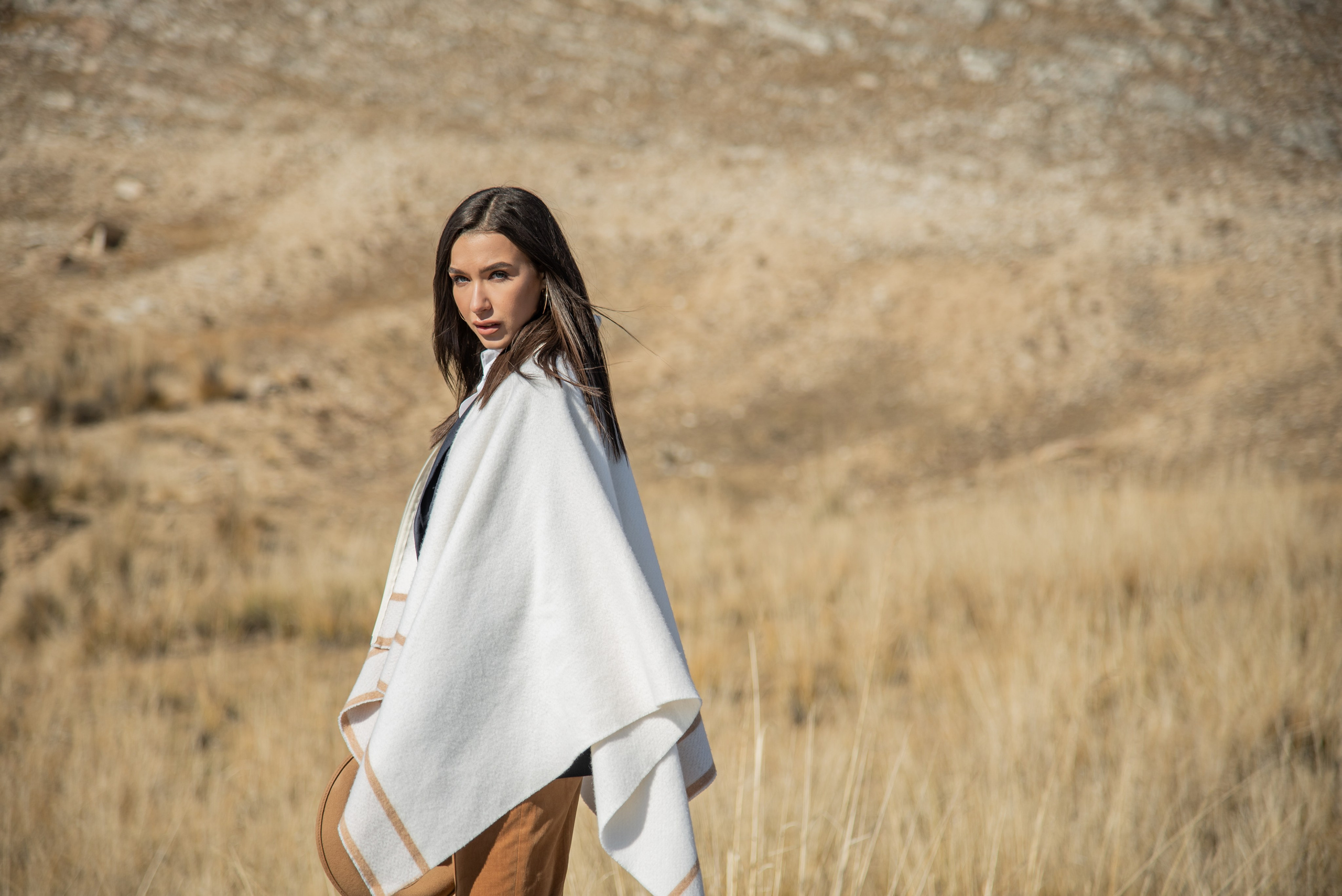 Съёмка одежды на Ольхоне. Занимаюсь профессиональной фотографией и живу рядом с Байкалом. Работаю в разных жанрах