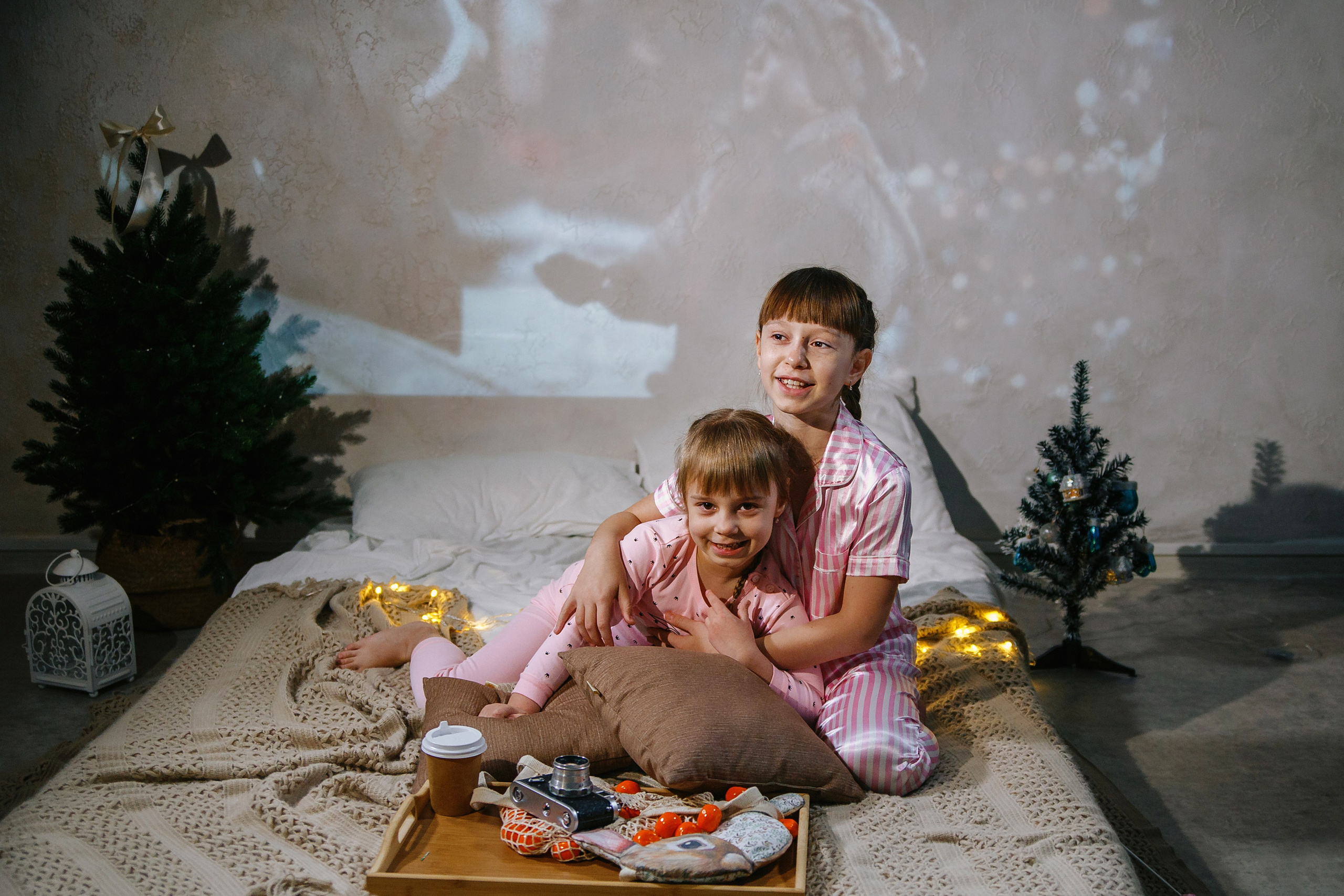 Две сестры, Карина и Кристина. Выпускные альбомы Искитим, Бердск и Новосибирск Крюкова Елена