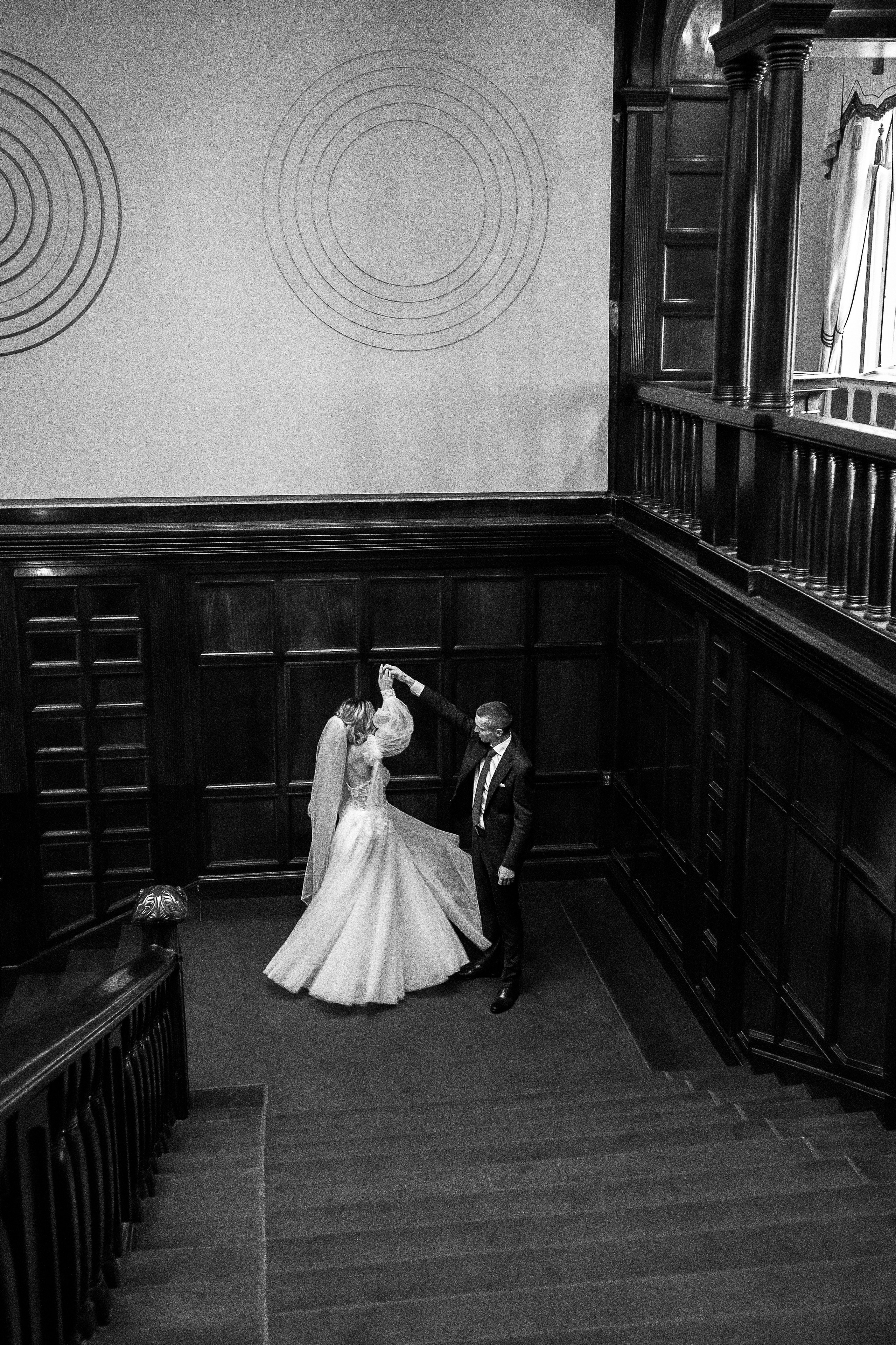 Ślubna sesja zdjęciowa w Muzeum. Свадебный фотограф Варшава Лодзь Польша Елена Юцова