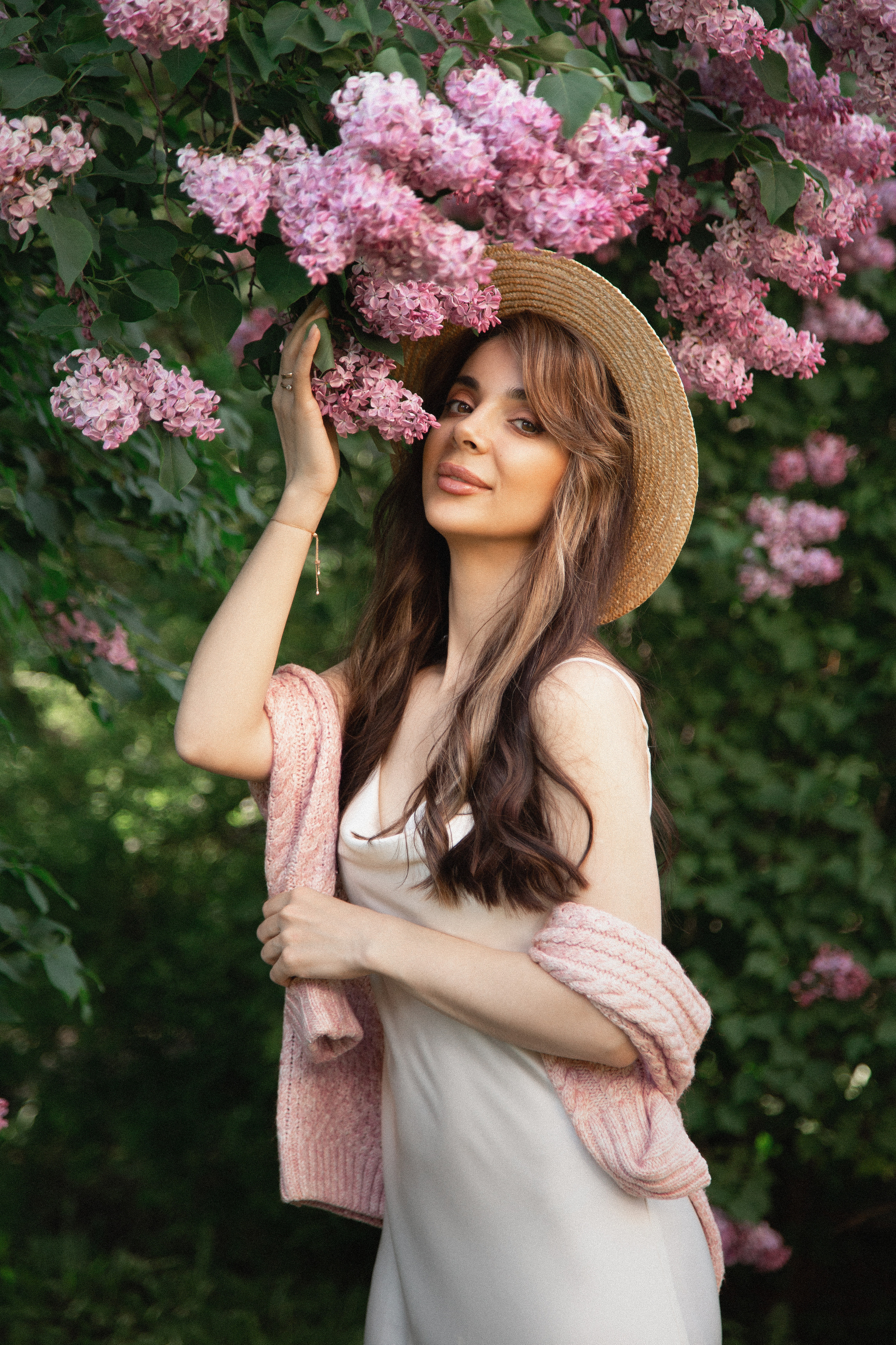 Фотосессия в сирени — нежные женские портреты в Москве | Анна Татаурова. Фотограф Анна Татаурова | Авторская фотосъемка в Москве