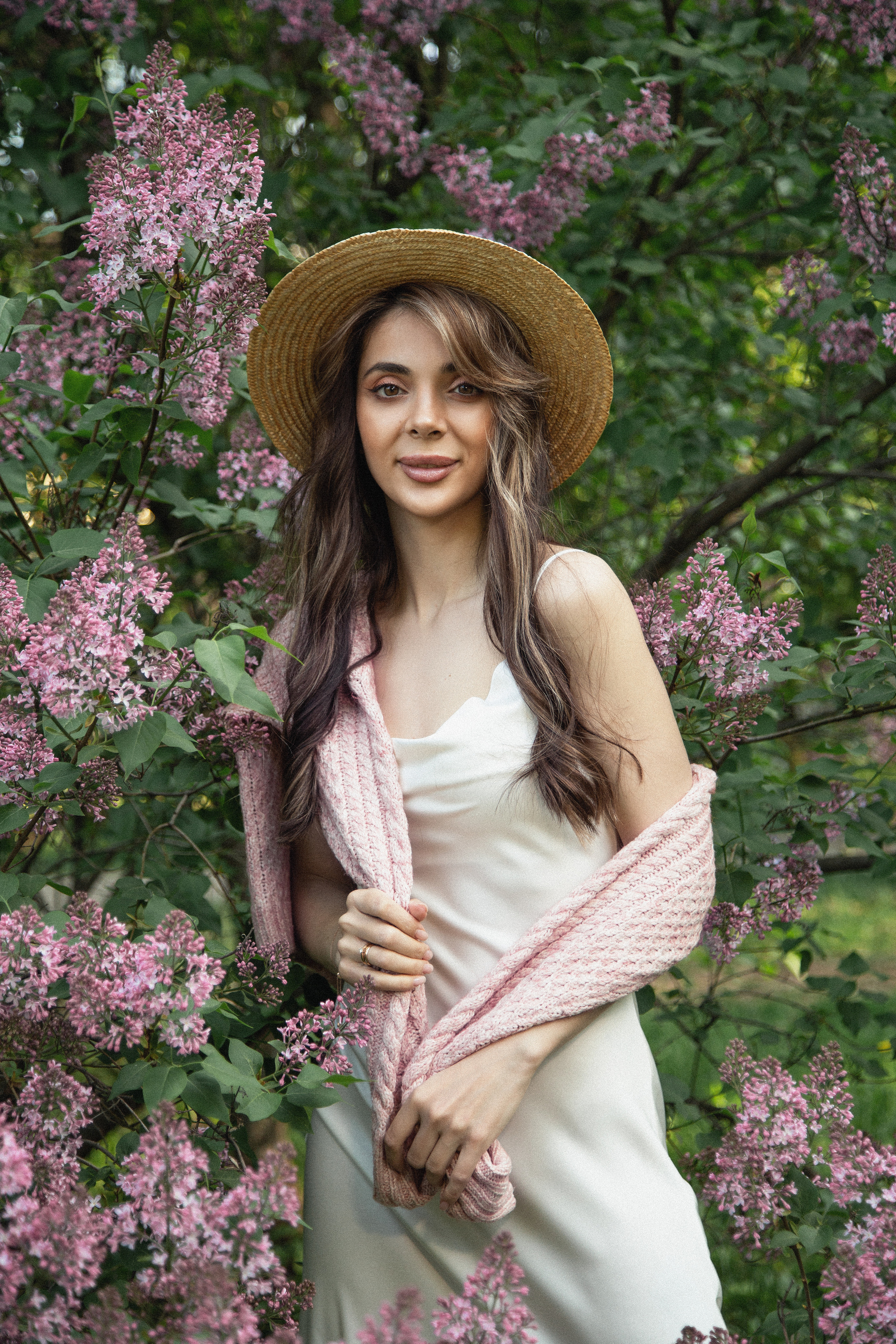 Фотосессия в сирени — нежные женские портреты в Москве | Анна Татаурова. Фотограф Анна Татаурова | Авторская фотосъемка в Москве