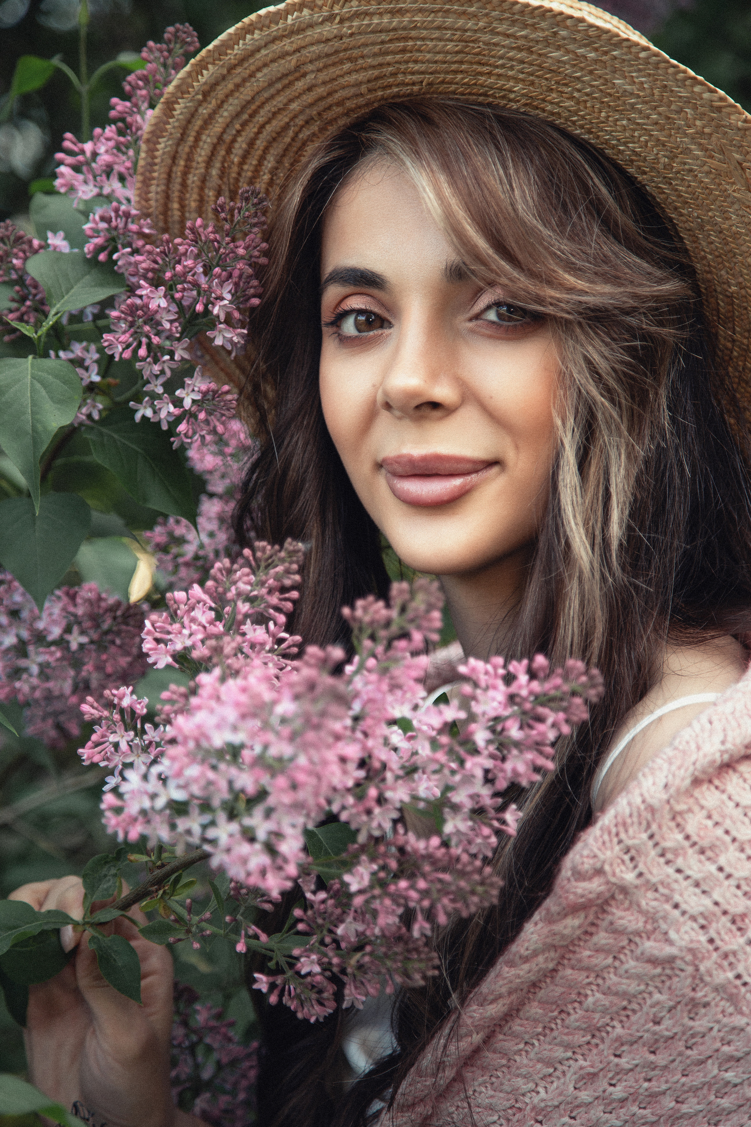 Фотосессия в сирени — нежные женские портреты в Москве | Анна Татаурова. Фотограф Анна Татаурова | Авторская фотосъемка в Москве