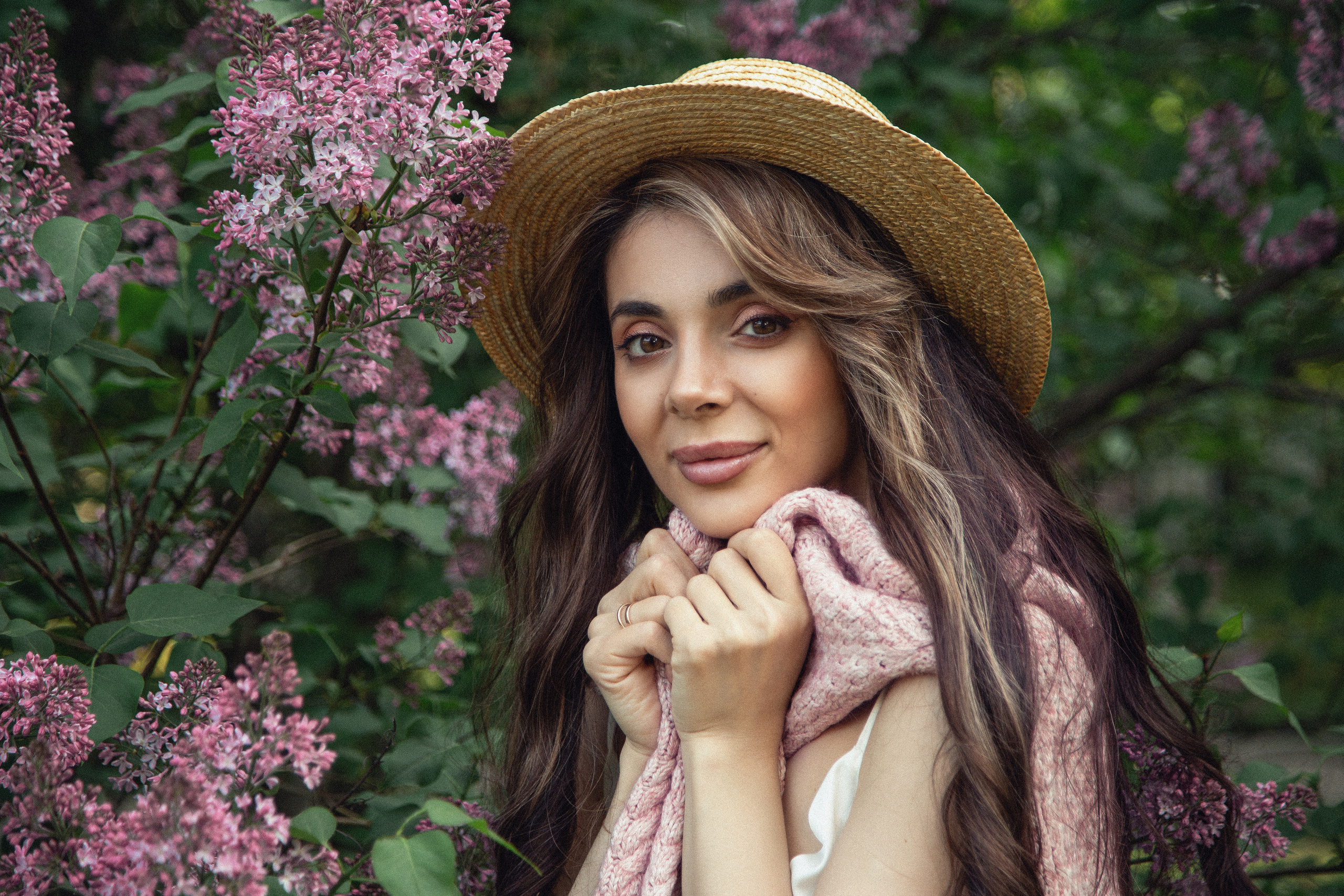 Фотосессия в сирени — нежные женские портреты в Москве | Анна Татаурова. Фотограф Анна Татаурова | Авторская фотосъемка в Москве
